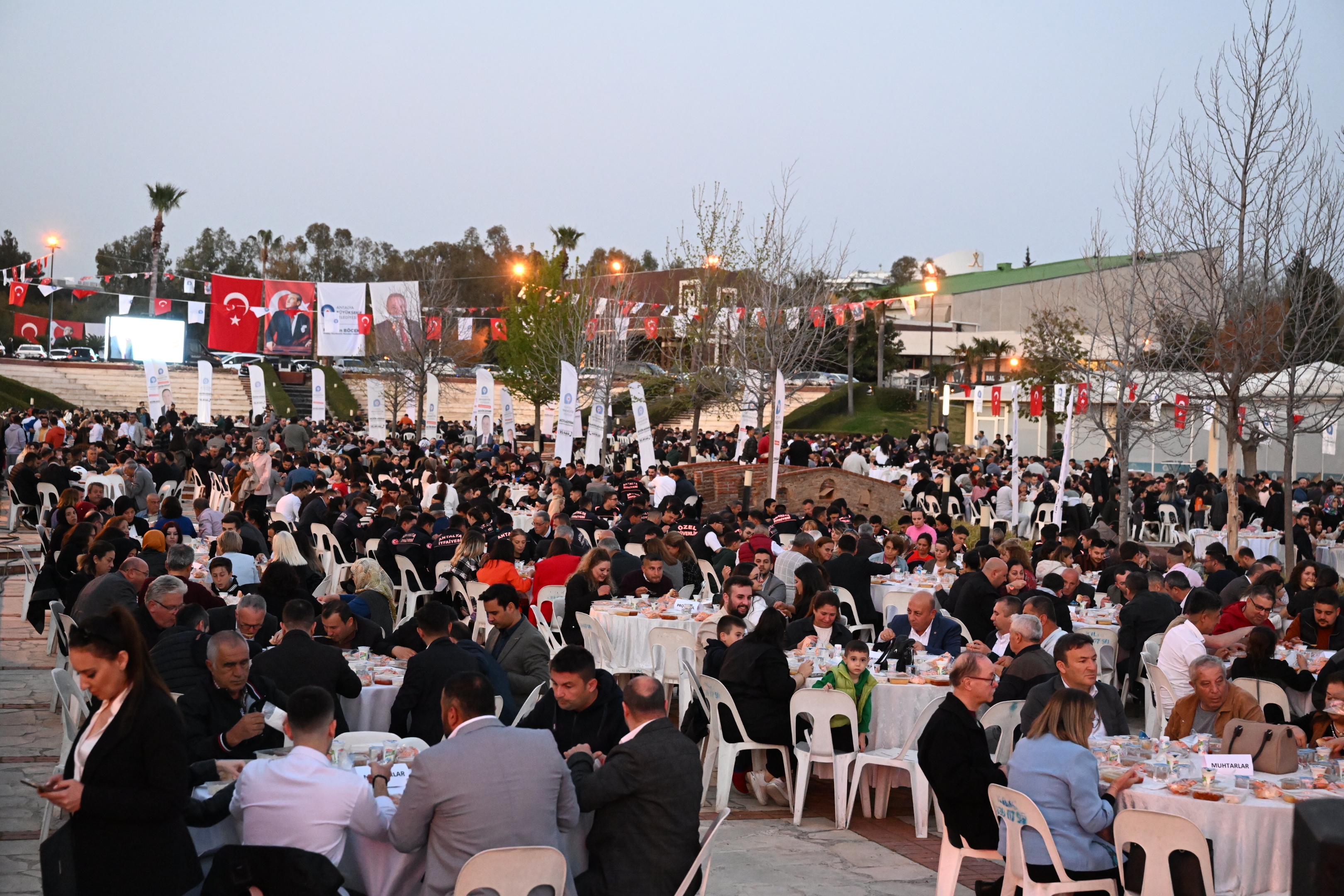 Başkan Böcek, personelle iftarda buluştu