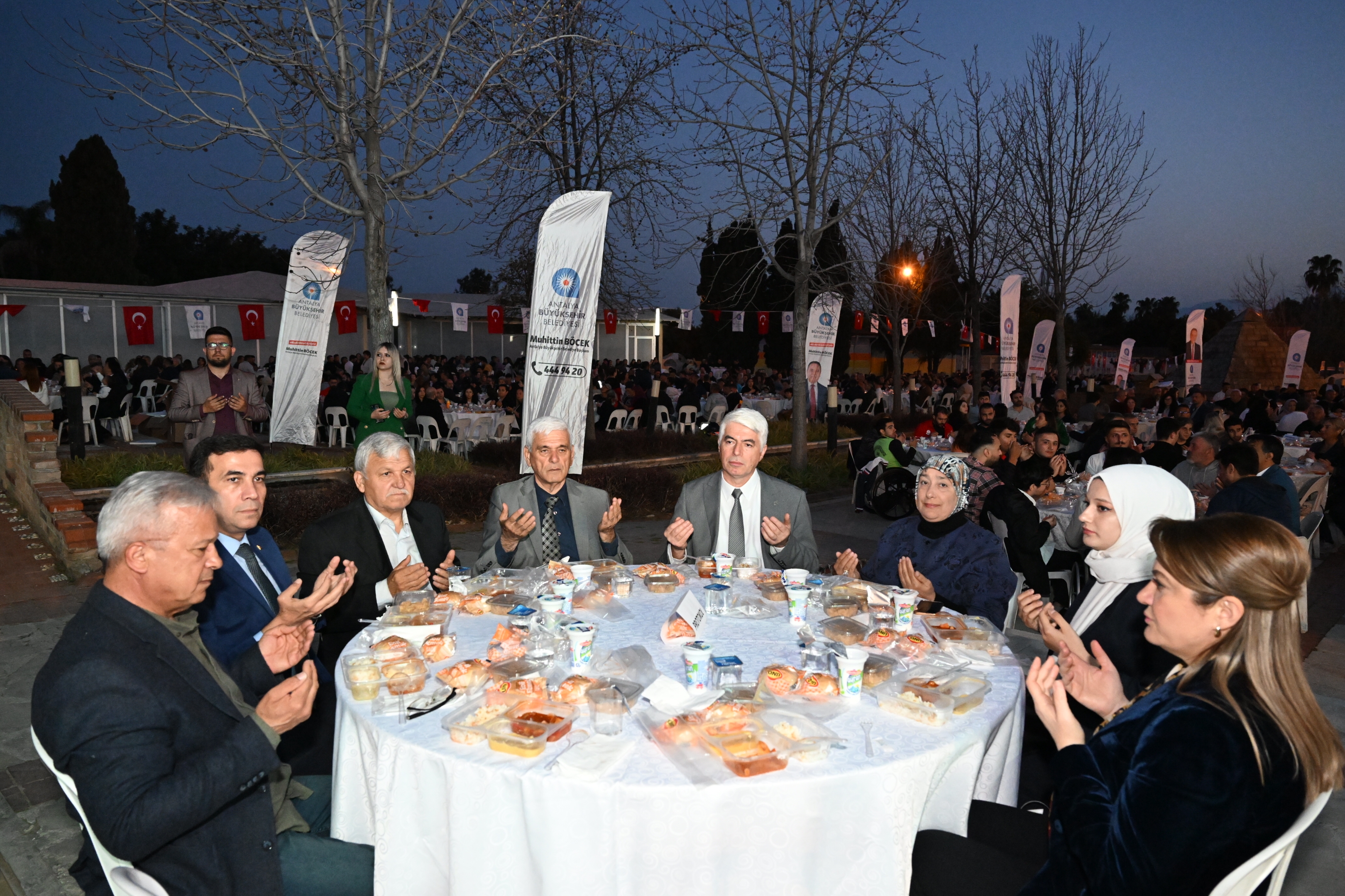 Başkan Böcek, personelle iftarda buluştu