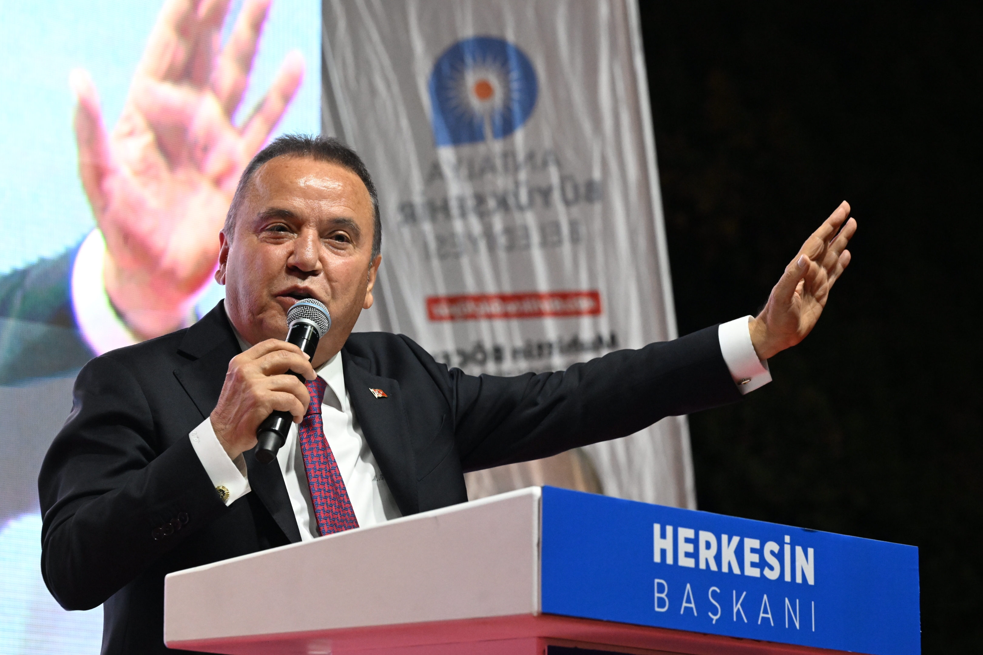 Başkan Böcek, personelle iftarda buluştu
