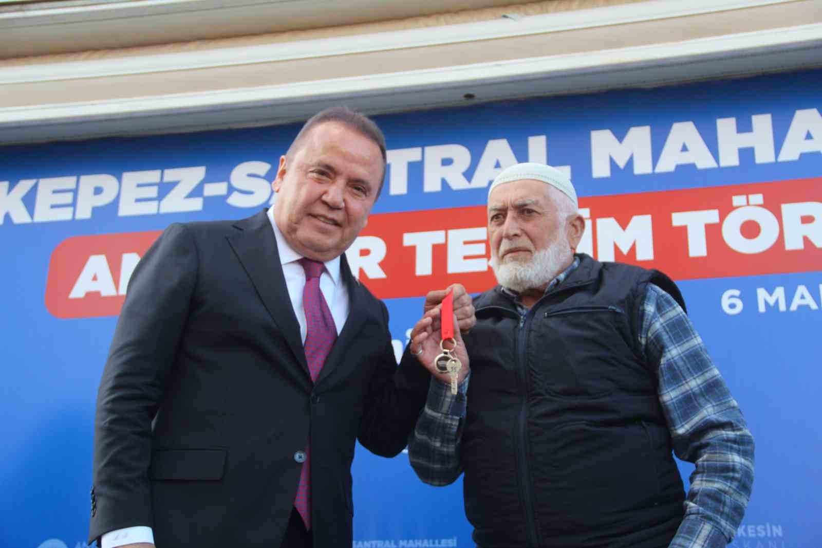 Başkan Böcek'ten Kepez Santral'de 570 hak sahibine daha anahtar teslimi