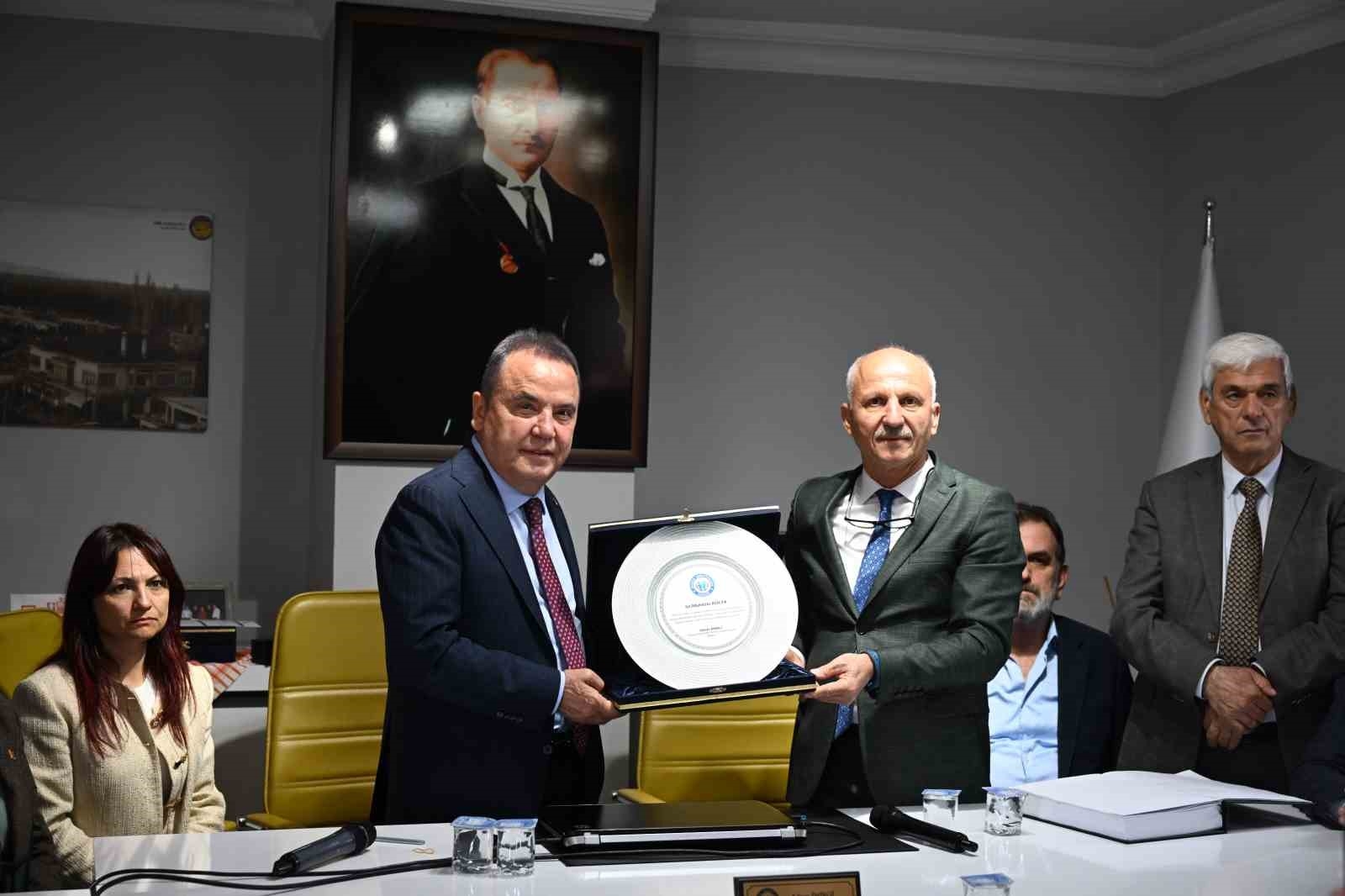 Başkan Muhittin Böcek hemşehrileriyle buluştu
