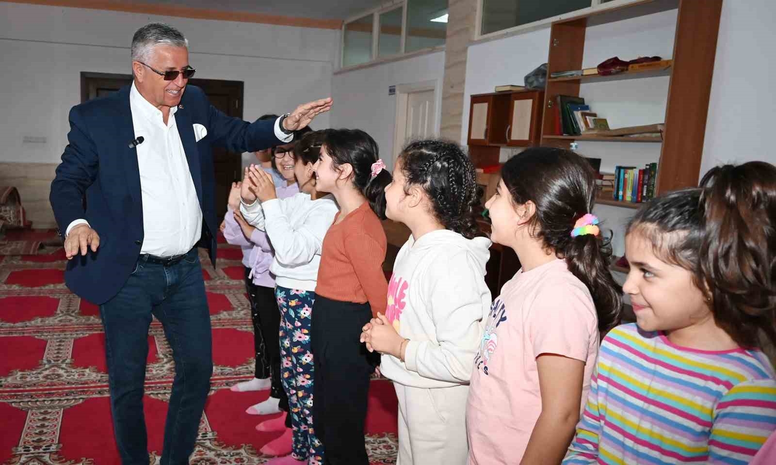 Başkan Topaloğlu'ndan jimnastikçilere malzeme desteği