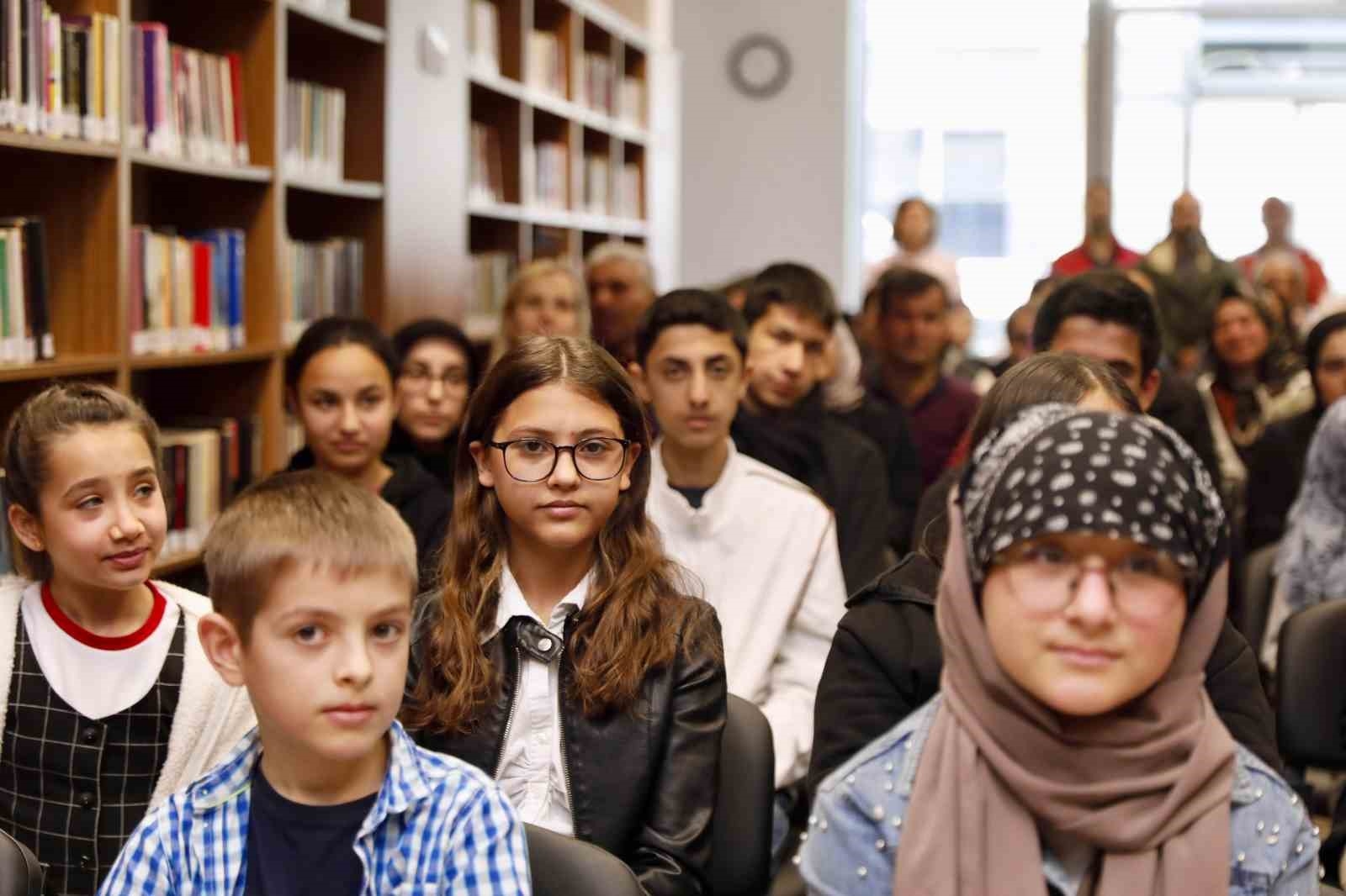 Başkan Yücel, en çok kitap okuyan öğrencileri ödüllendirdi