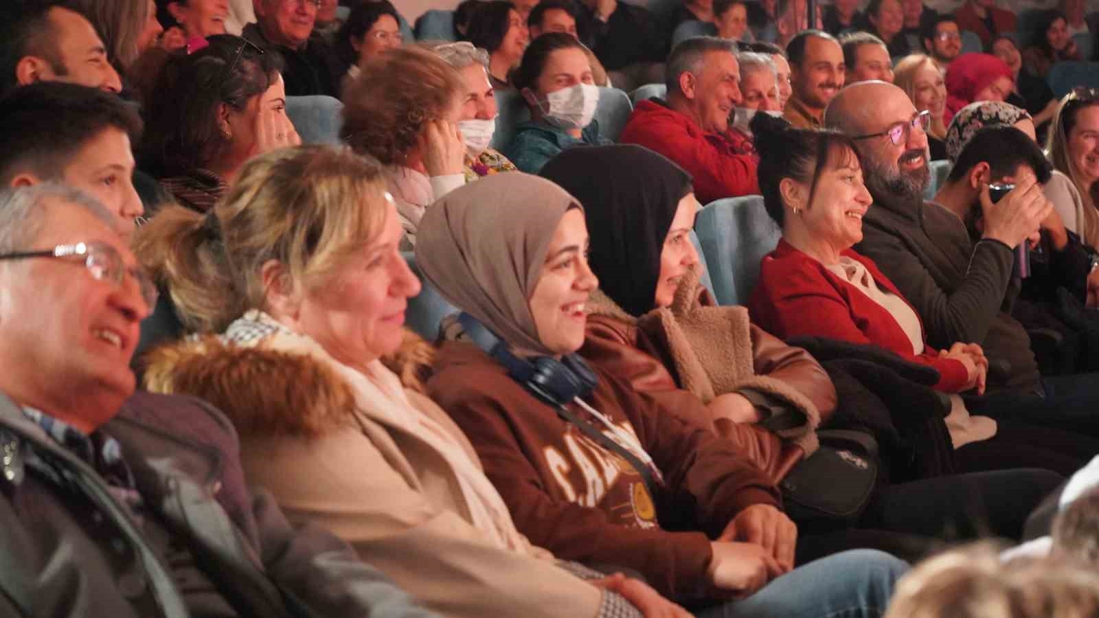 'Benimle delirir misin?' oyunu seyircisiyle buluştu
