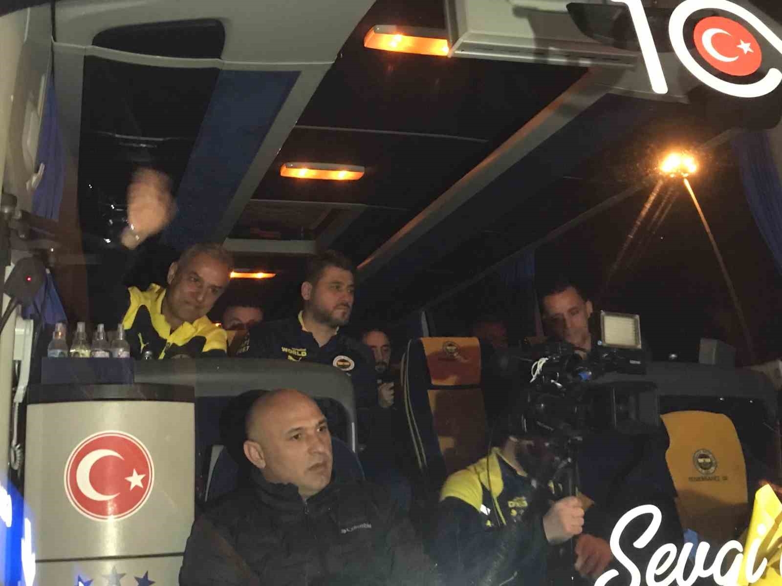 Fenerbahçe kafilesi Adana'ya geldi