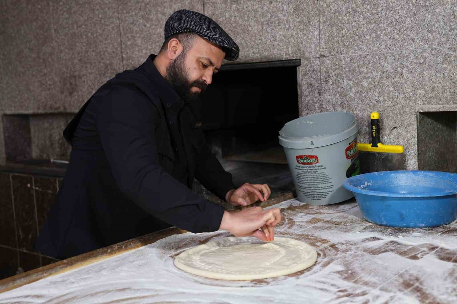 Fırında çalışan işçilerin zorlu Ramazan mesaisi