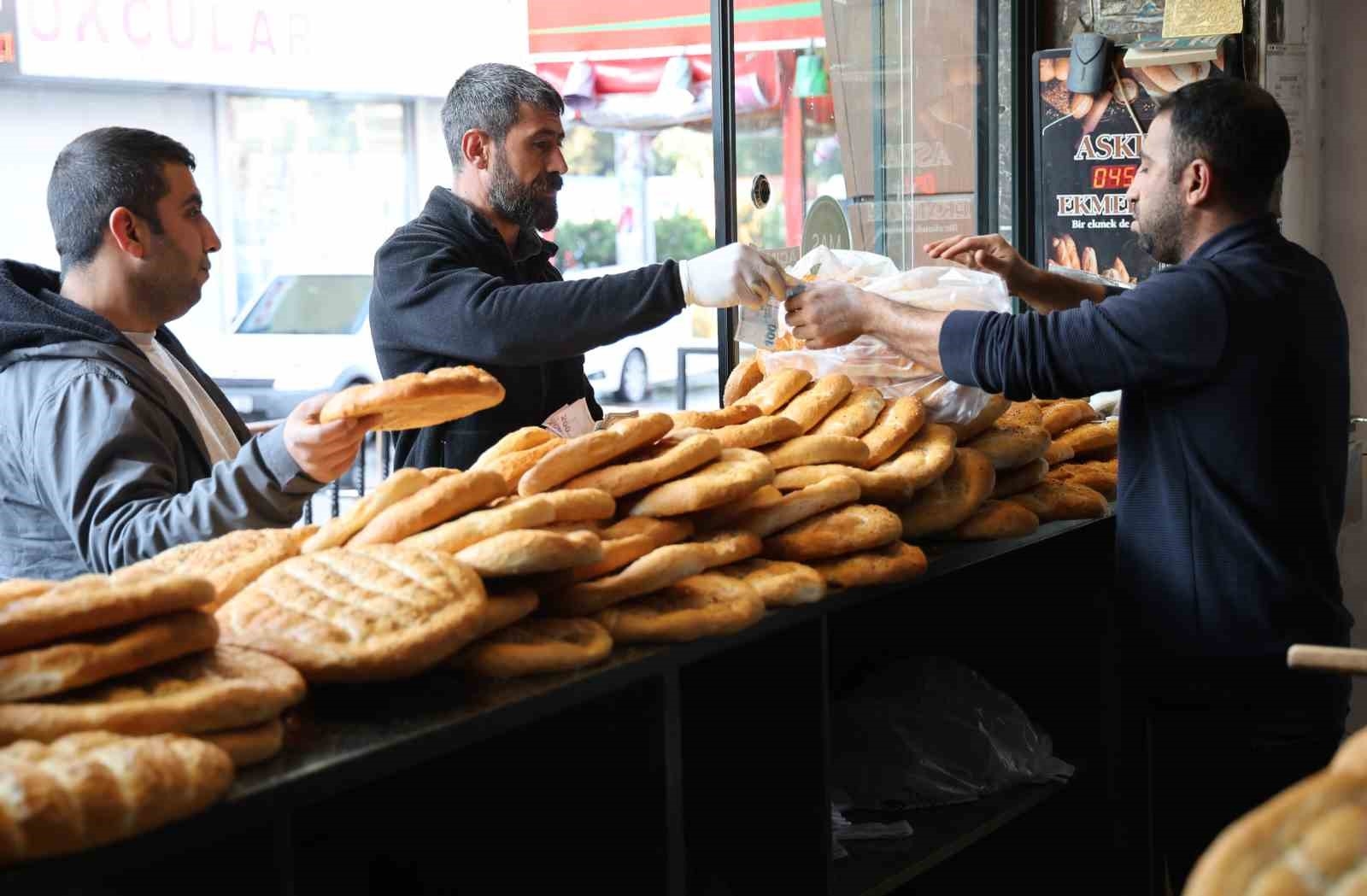 Fırında çalışan işçilerin zorlu Ramazan mesaisi