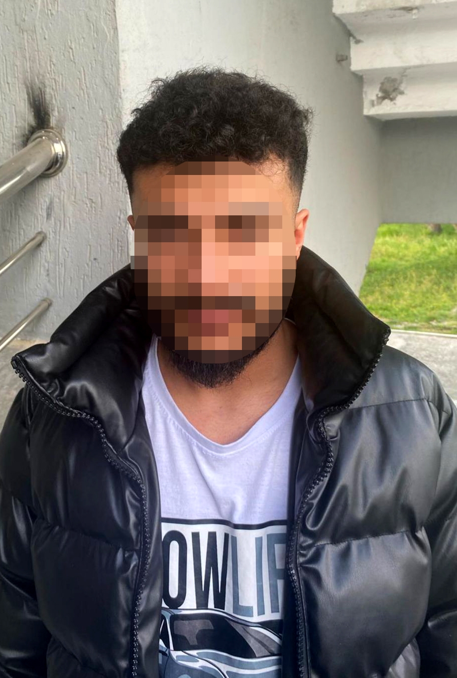 Flört uygulamasında tanıştığı kişileri 2 milyon lira dolandıran 3 şüpheliye gözaltı