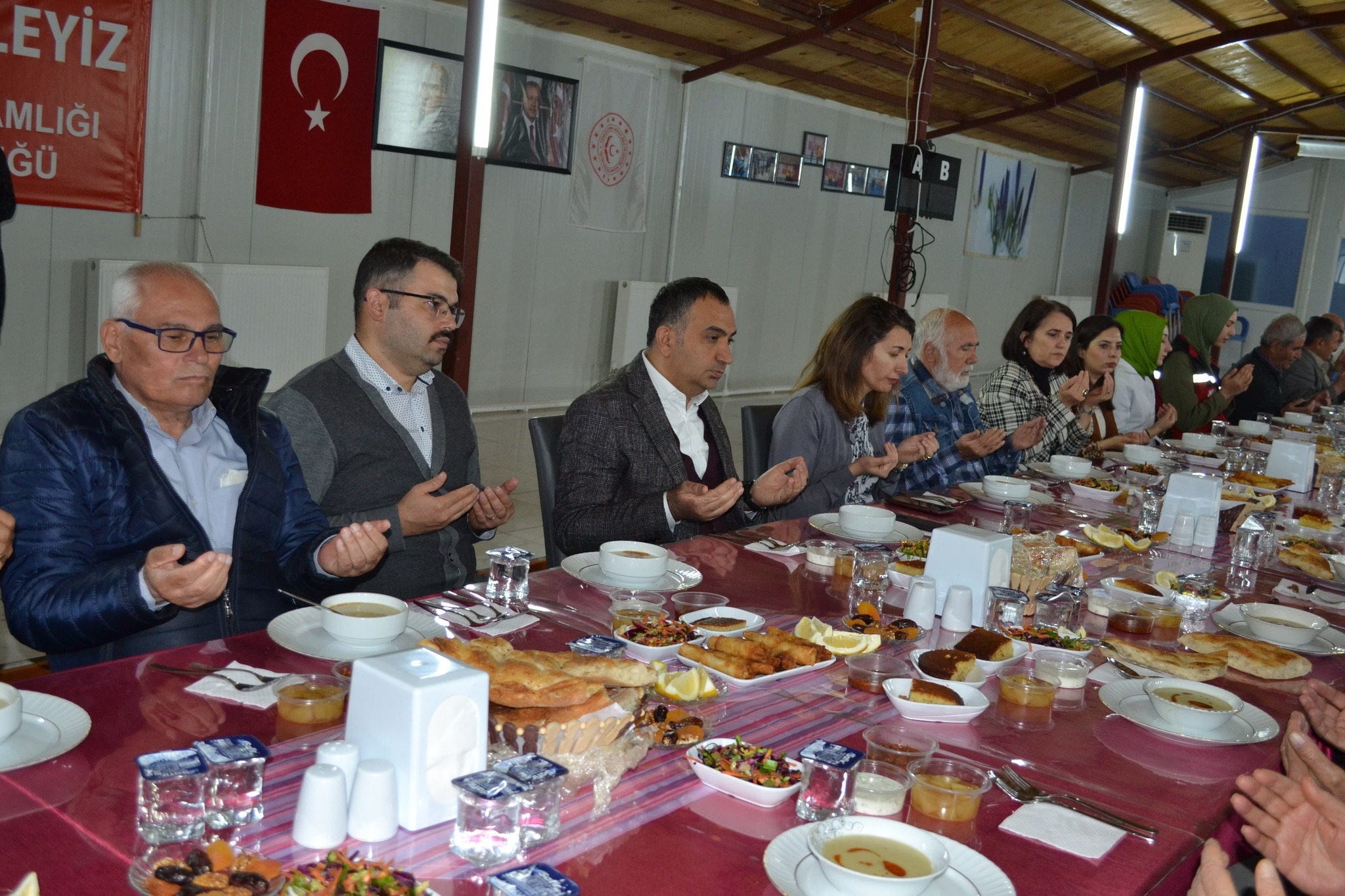 Huzurevi sakinleriyle iftar