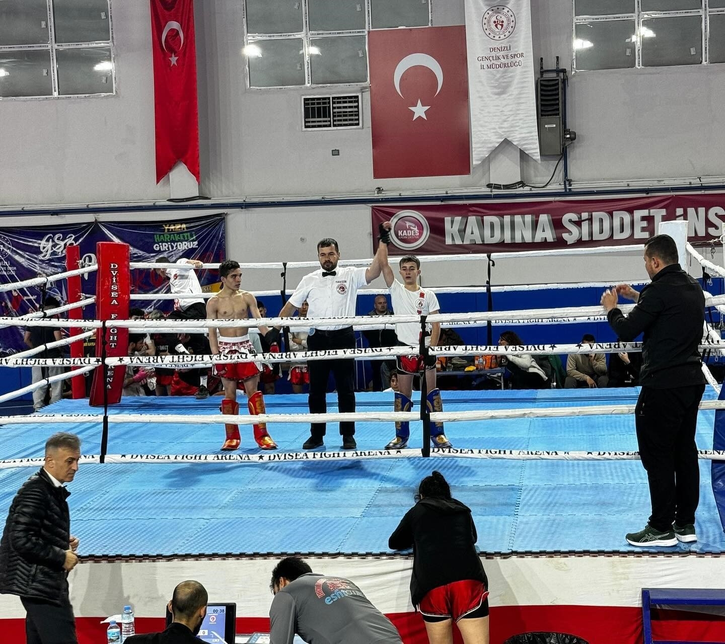 Kemer Belediyesi kick boks sporcuları 5 madalya ile döndü