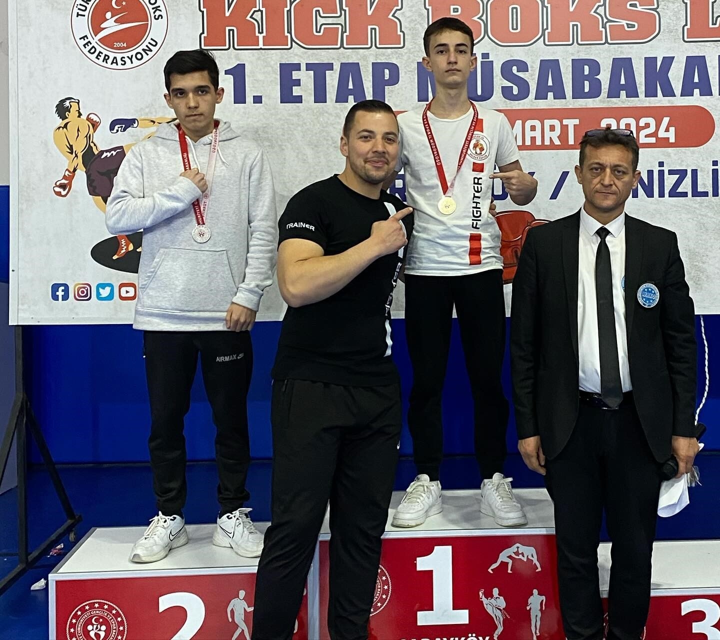 Kemer Belediyesi kick boks sporcuları 5 madalya ile döndü