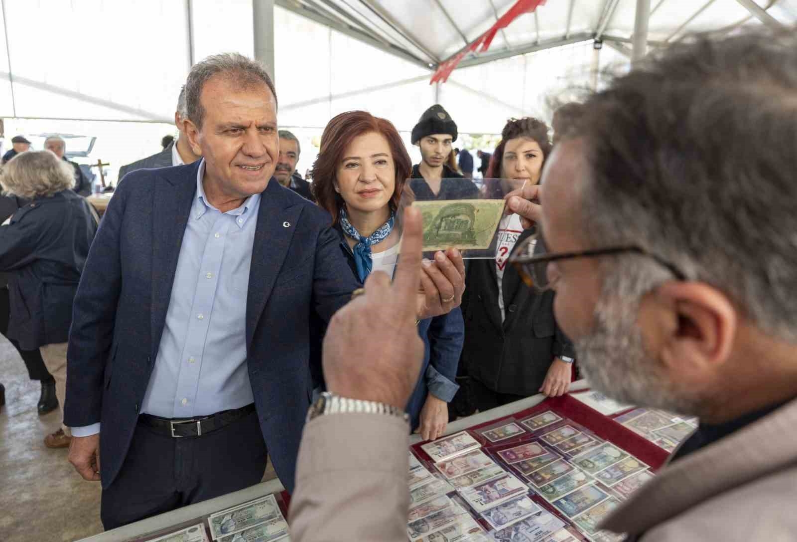 Koleksiyonerler ve antika tutkunları antika pazarında buluşuyor