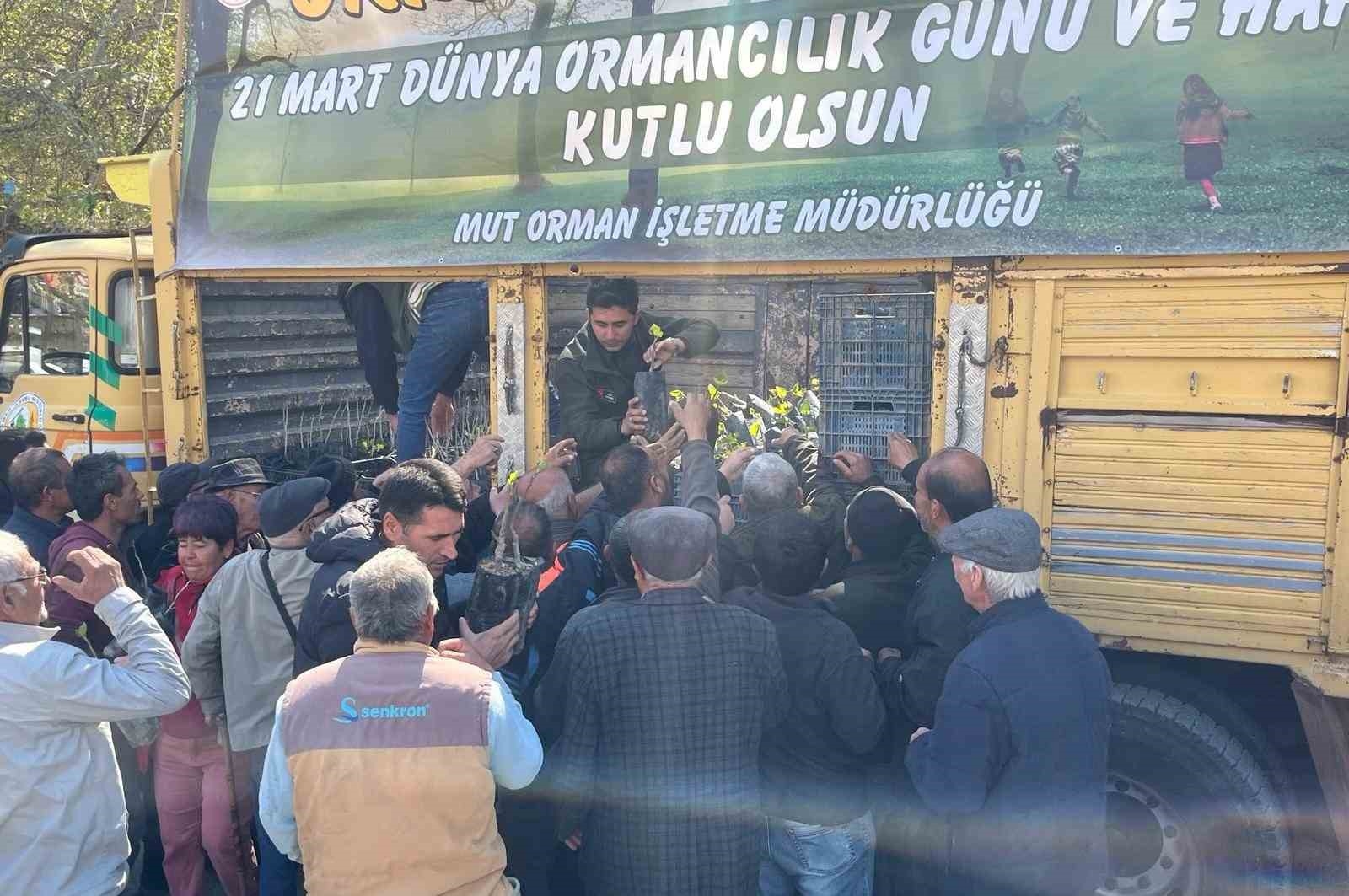 Mersin'de 6 bin fidan ücretsiz dağıtıldı