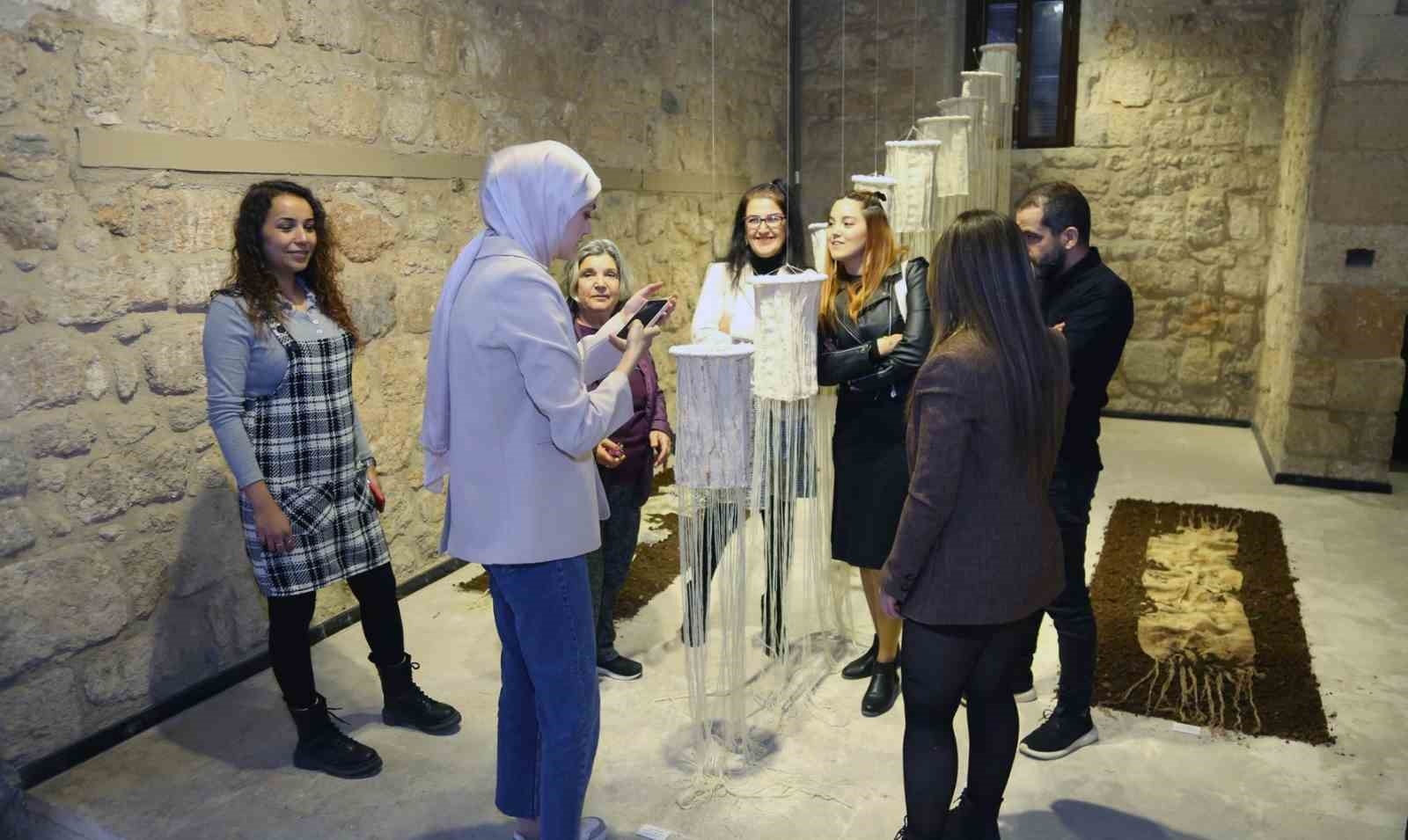 Mersin'de "Eski ve Yeni Karma Tekstil Tasarım Sergisi" açıldı