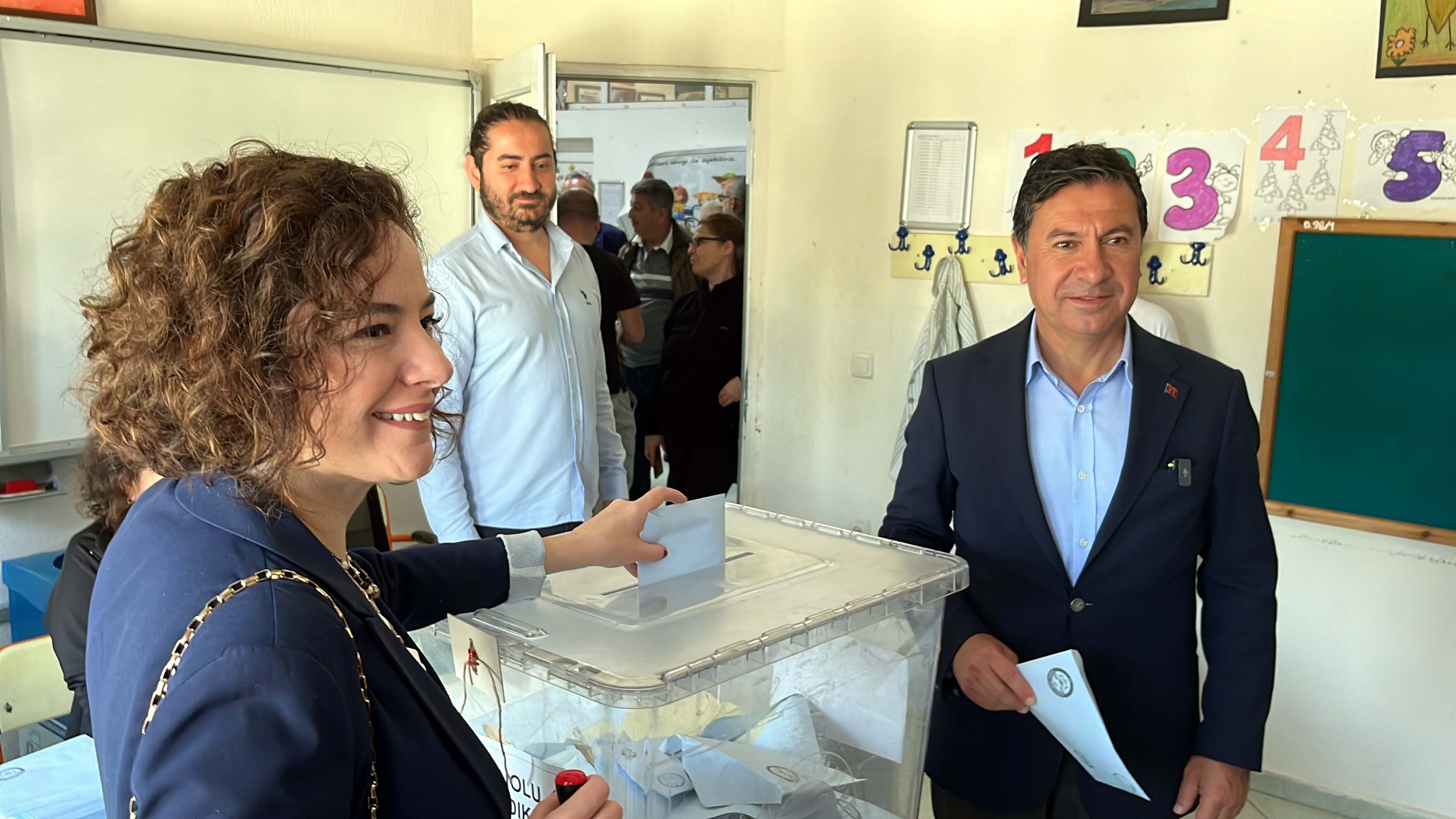 Muğla Büyükşehir Belediye Başkan adayları Bodrum'da oy kullandı