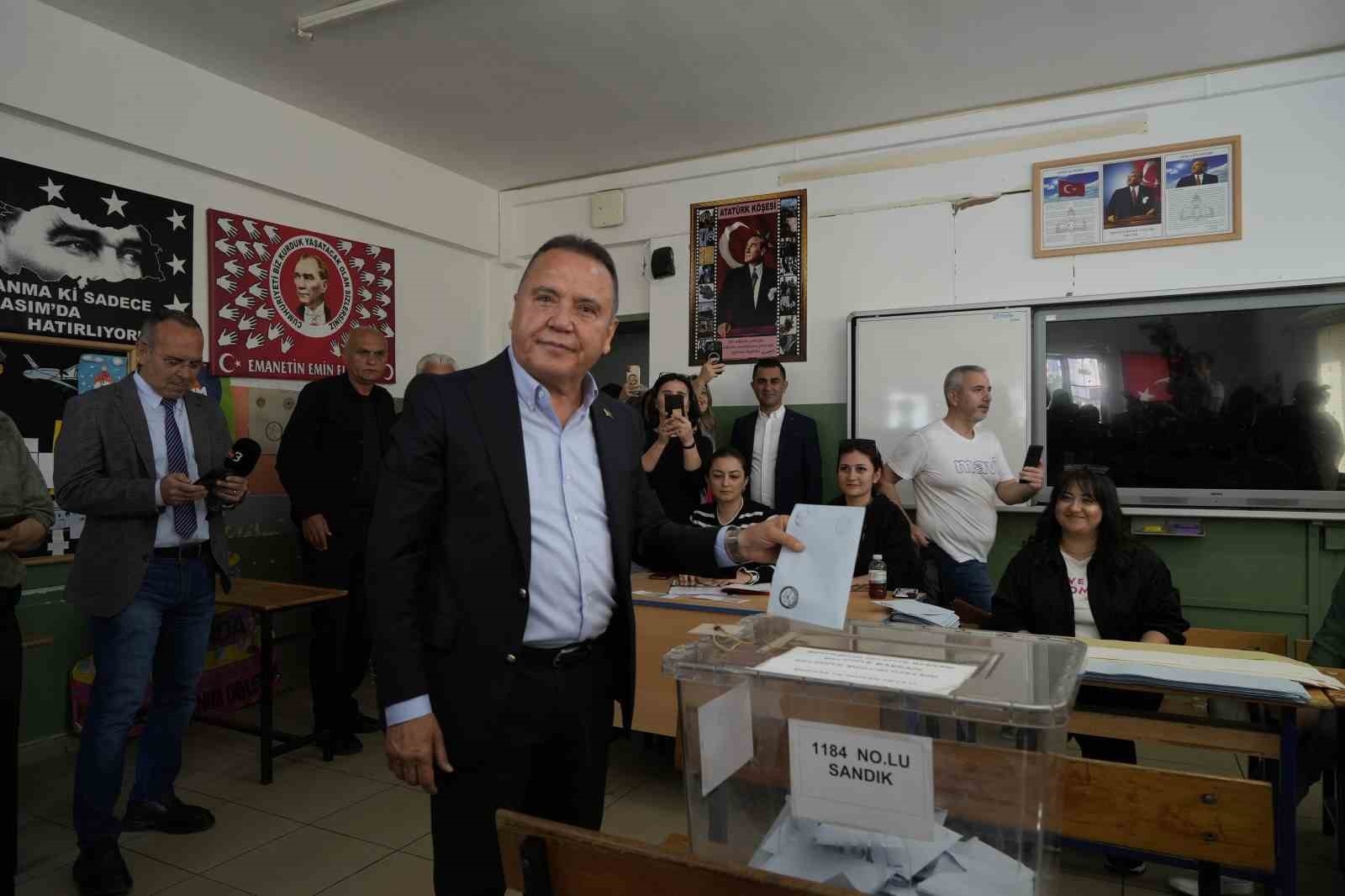 Muhittin Böcek oy kullandığı sandıktan 113 oy aldı