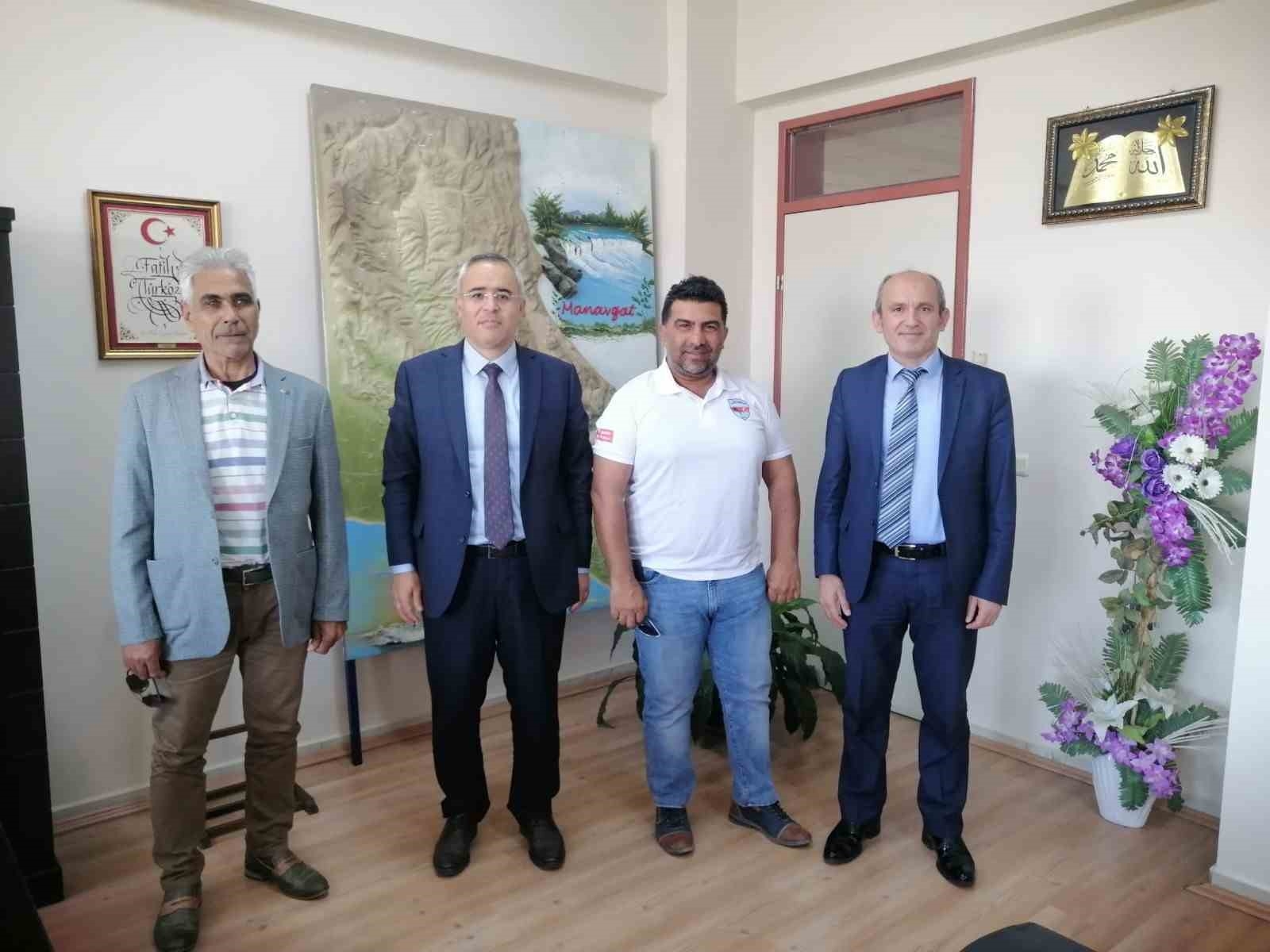 Öğrencilere dalış ve ilk yardım kursu