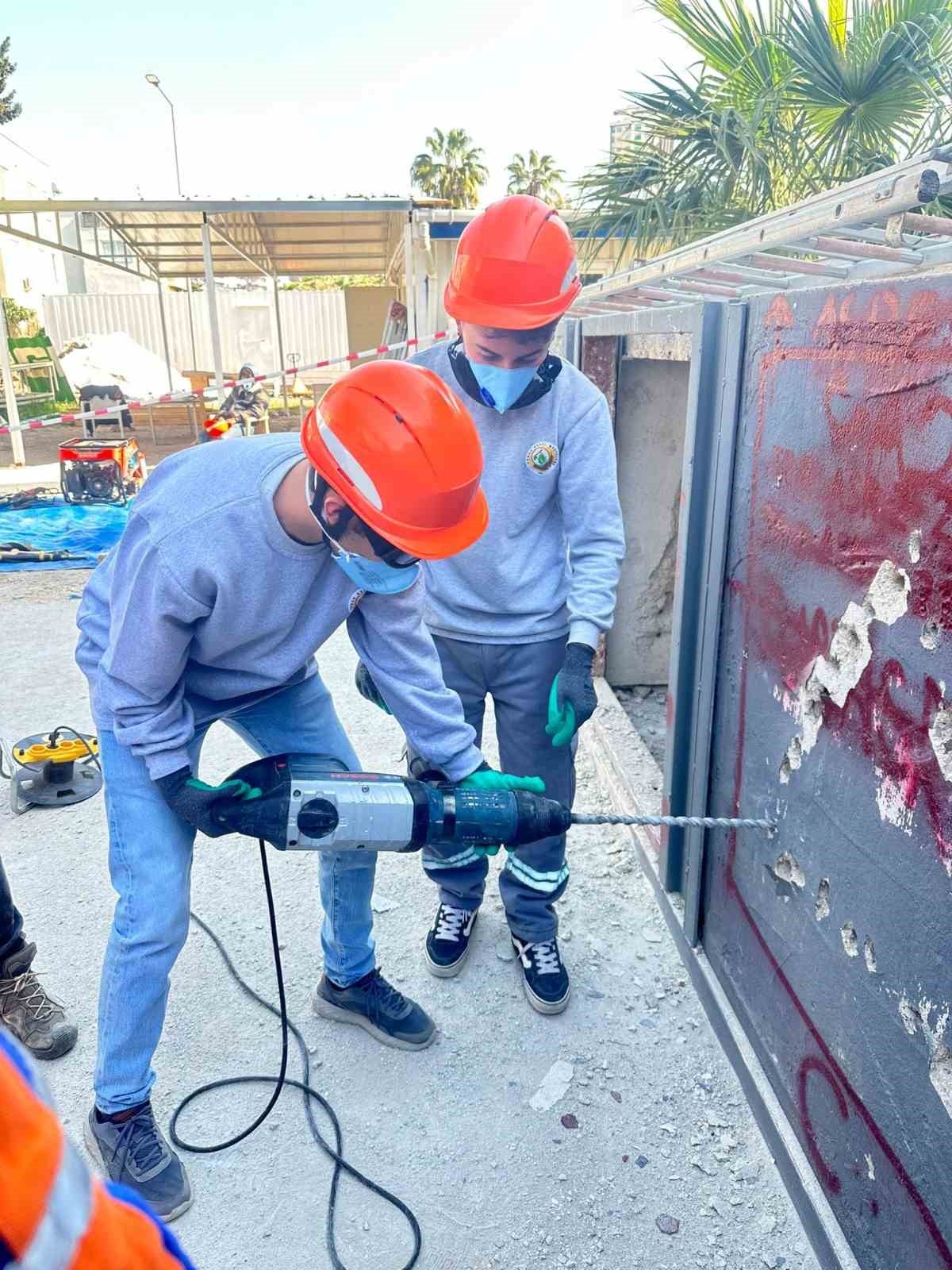 Ormancılara depremde arama-kurtarma ve yangın konularında eğitim verildi