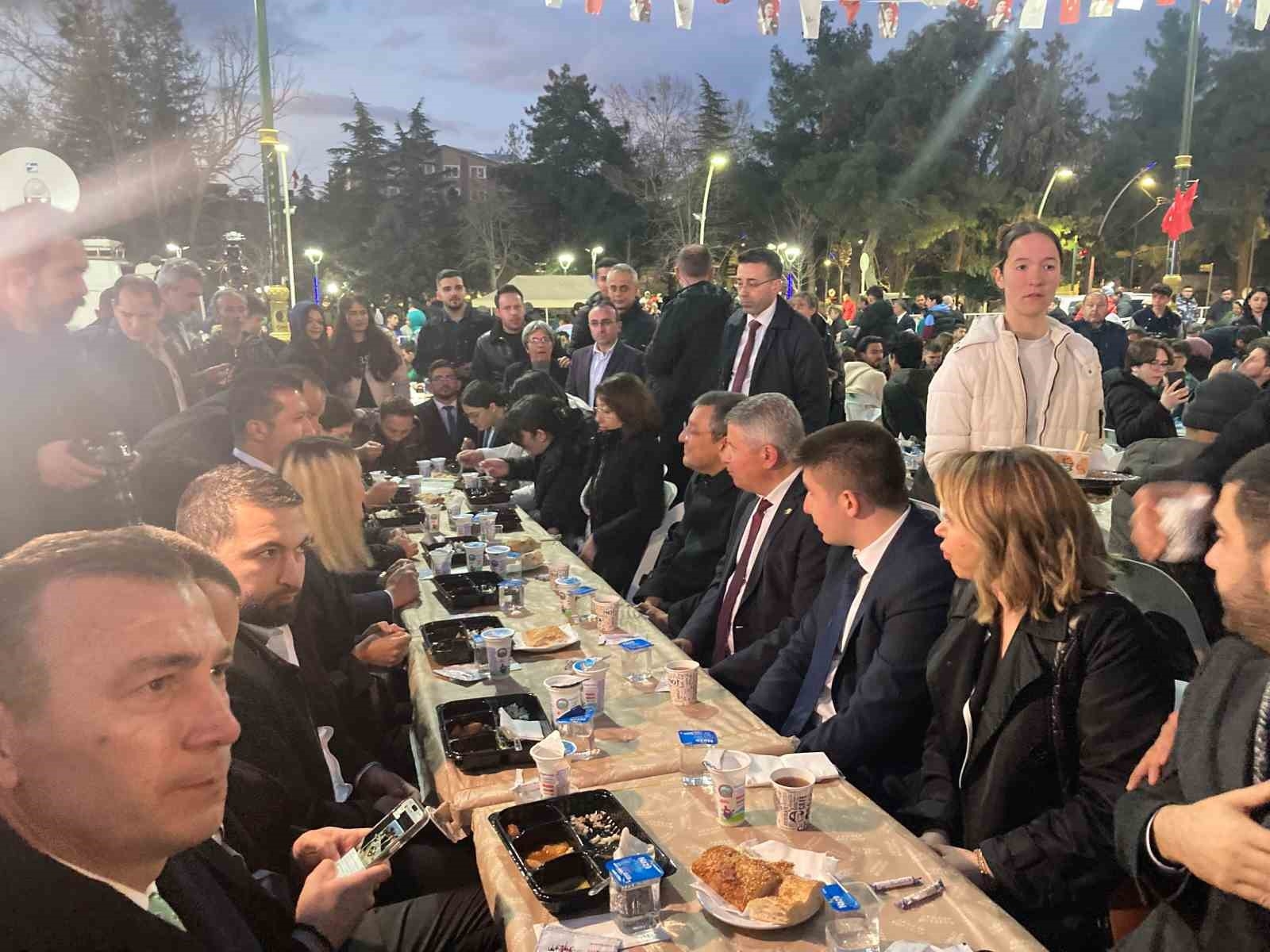 Özgür Özel: "İsrail'in devlet terörü sona ersin"
