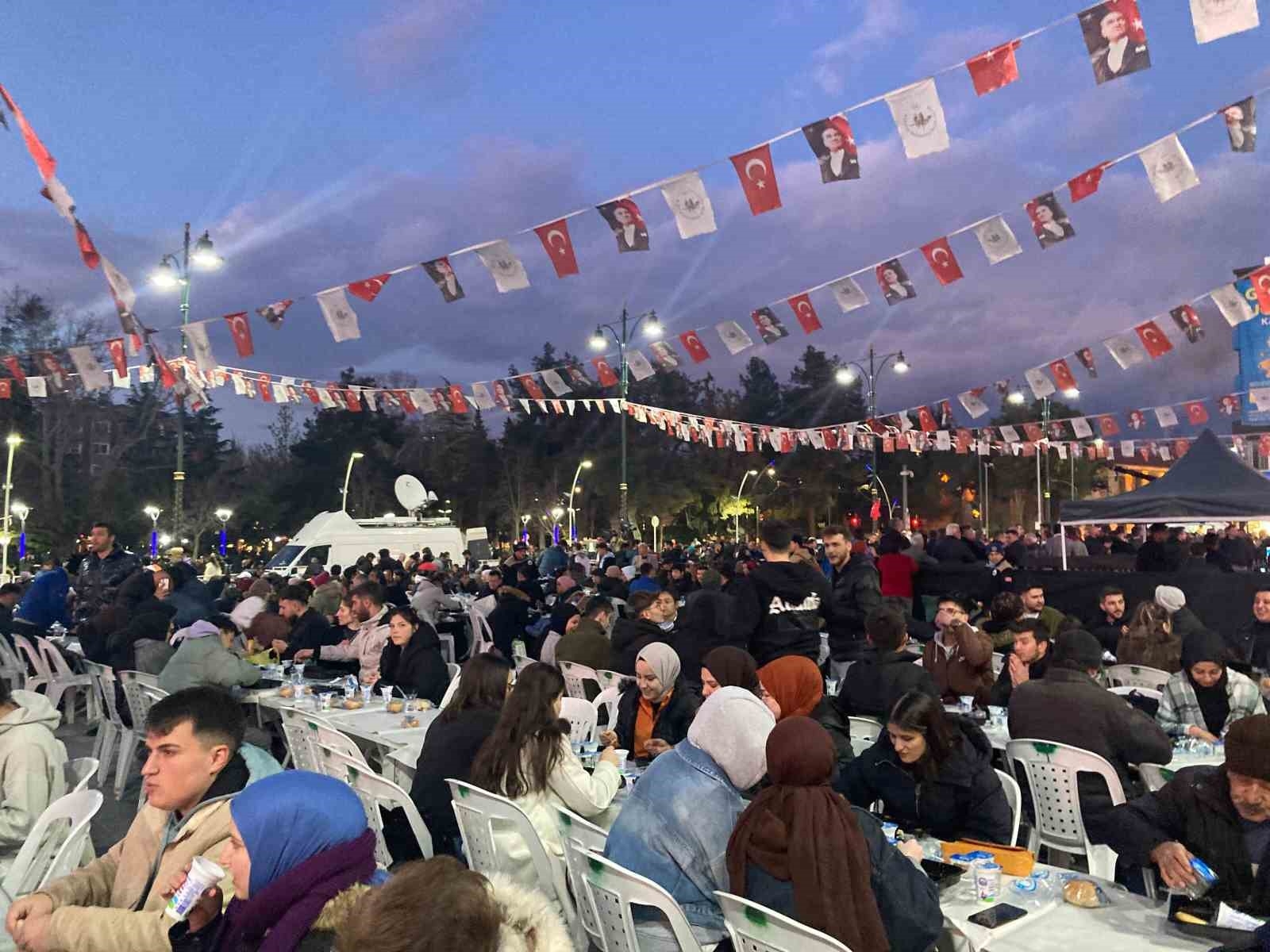 Özgür Özel: "İsrail'in devlet terörü sona ersin"