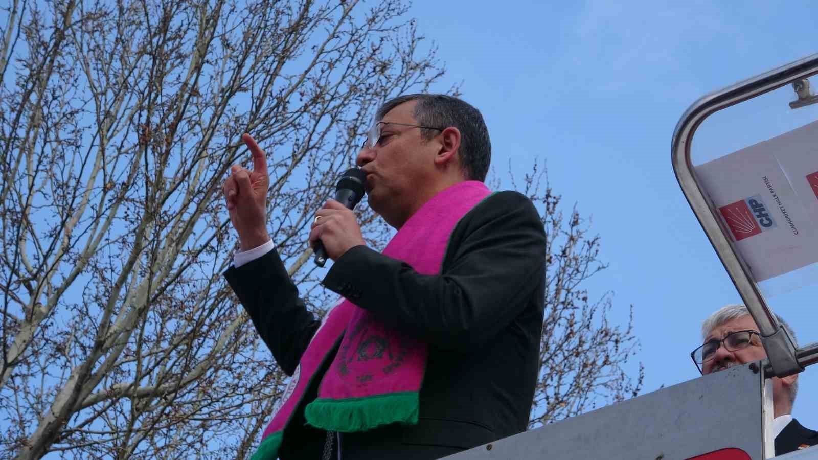 Özgür Özel: "İstanbul İl Başkanlığında çekildiği iddia edilen görüntüler 2019 yılına ait"