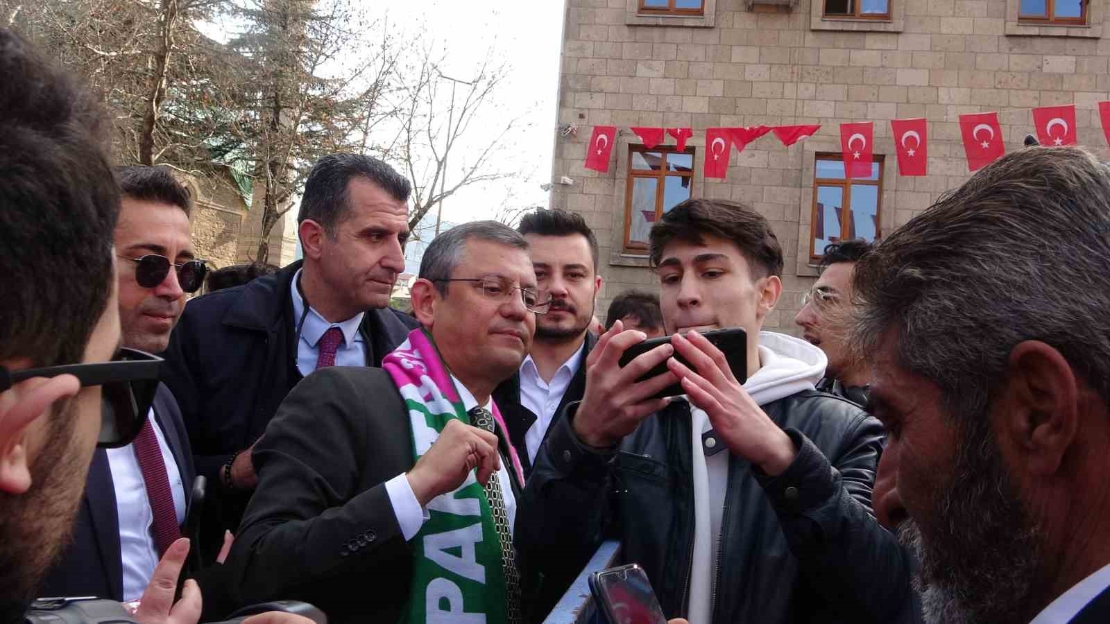 Özgür Özel: "İstanbul İl Başkanlığında çekildiği iddia edilen görüntüler 2019 yılına ait"