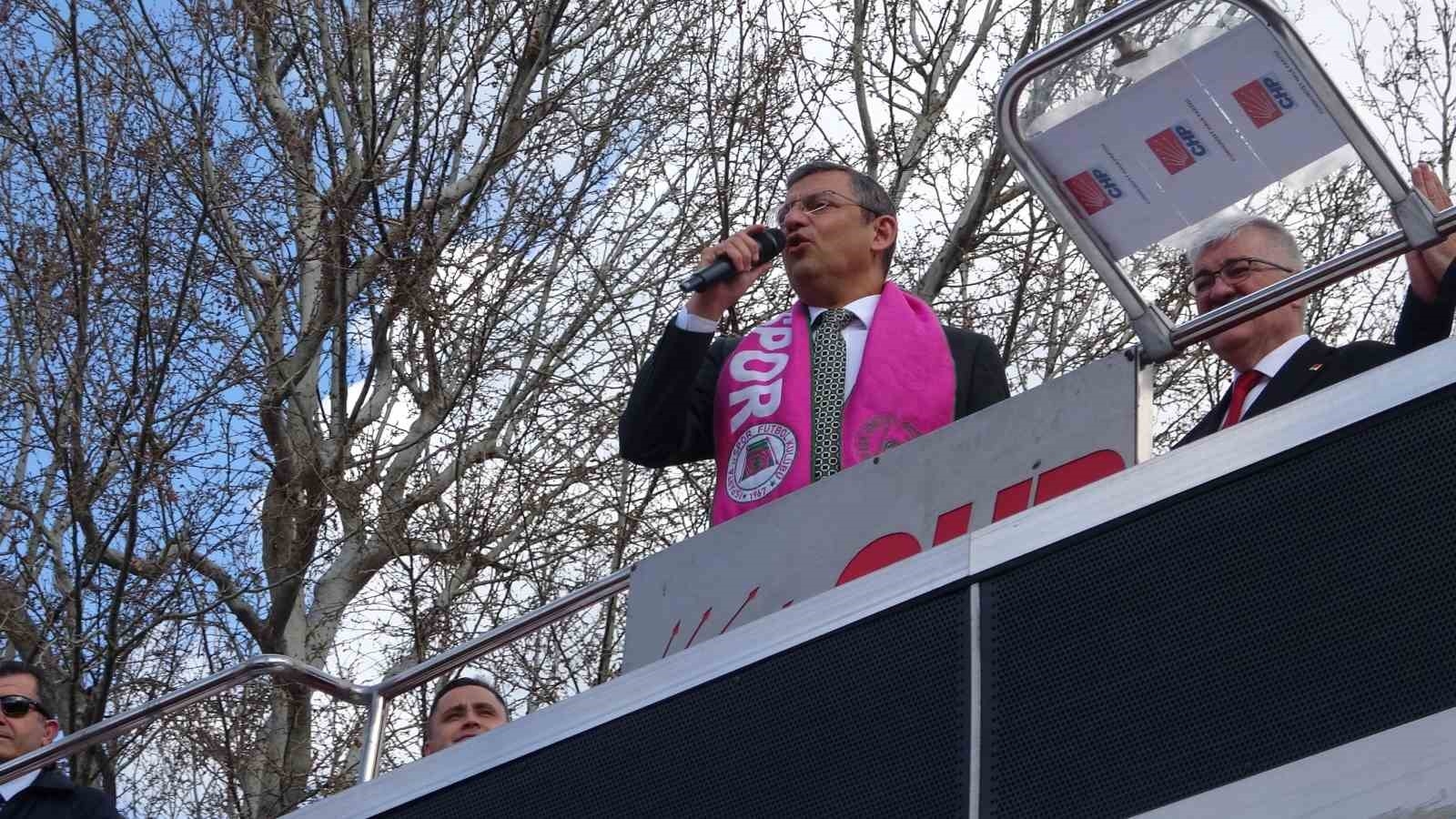 Özgür Özel: "İstanbul İl Başkanlığında çekildiği iddia edilen görüntüler 2019 yılına ait"
