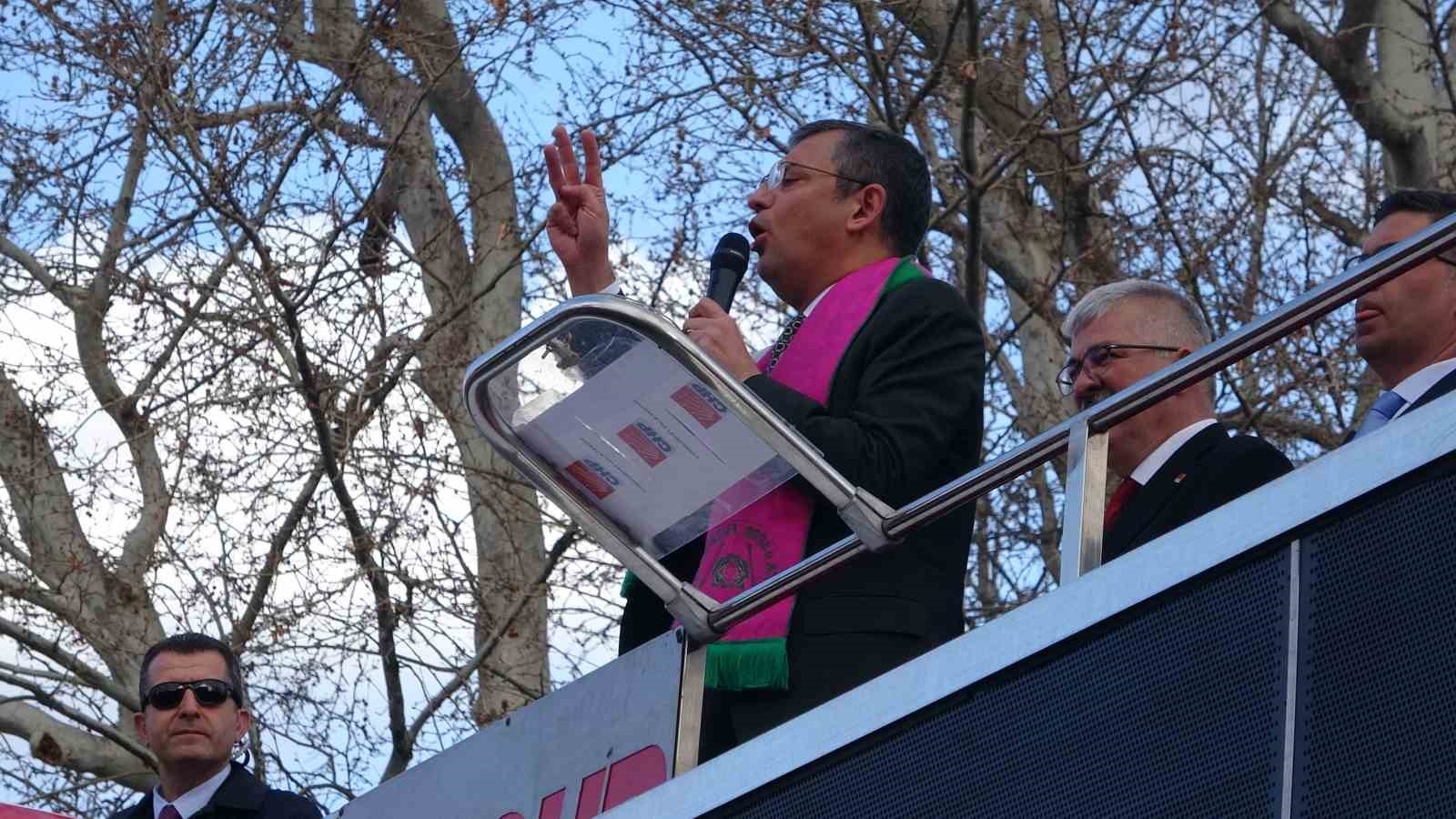 Özgür Özel: "İstanbul İl Başkanlığında çekildiği iddia edilen görüntüler 2019 yılına ait"