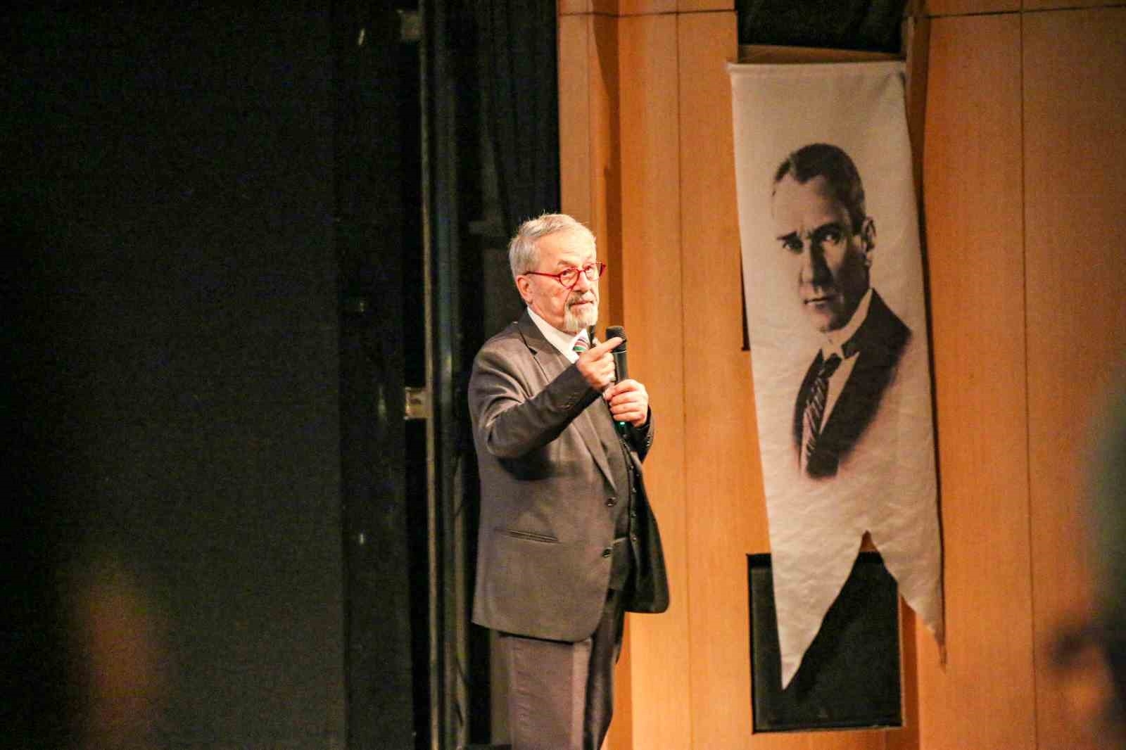 Prof. Dr. Naci Görür: "Deprem siyaset üstüdür"