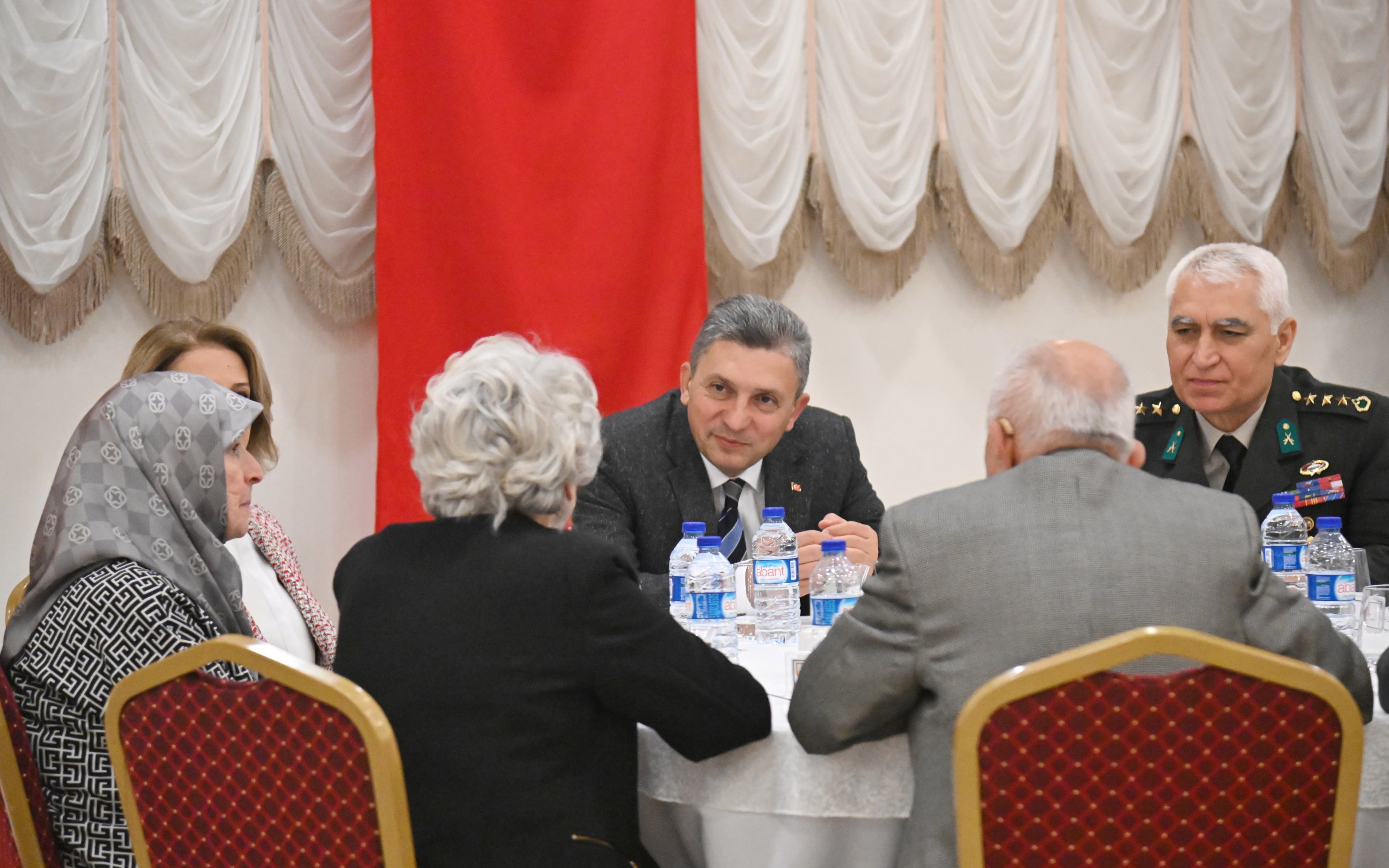 Şehit aileleri ve gazilerle iftar