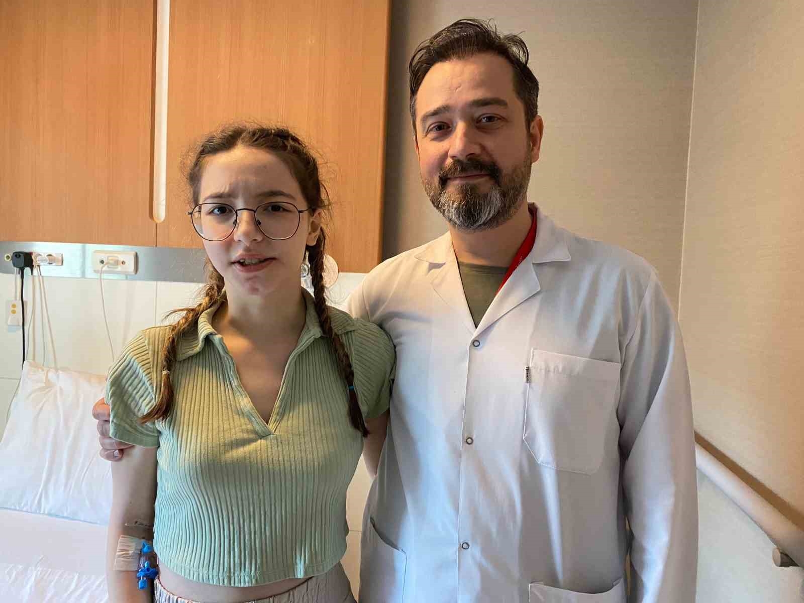 Skolyoz hastası Zeynep füzyon cerrahisi ile sağlığına kavuştu