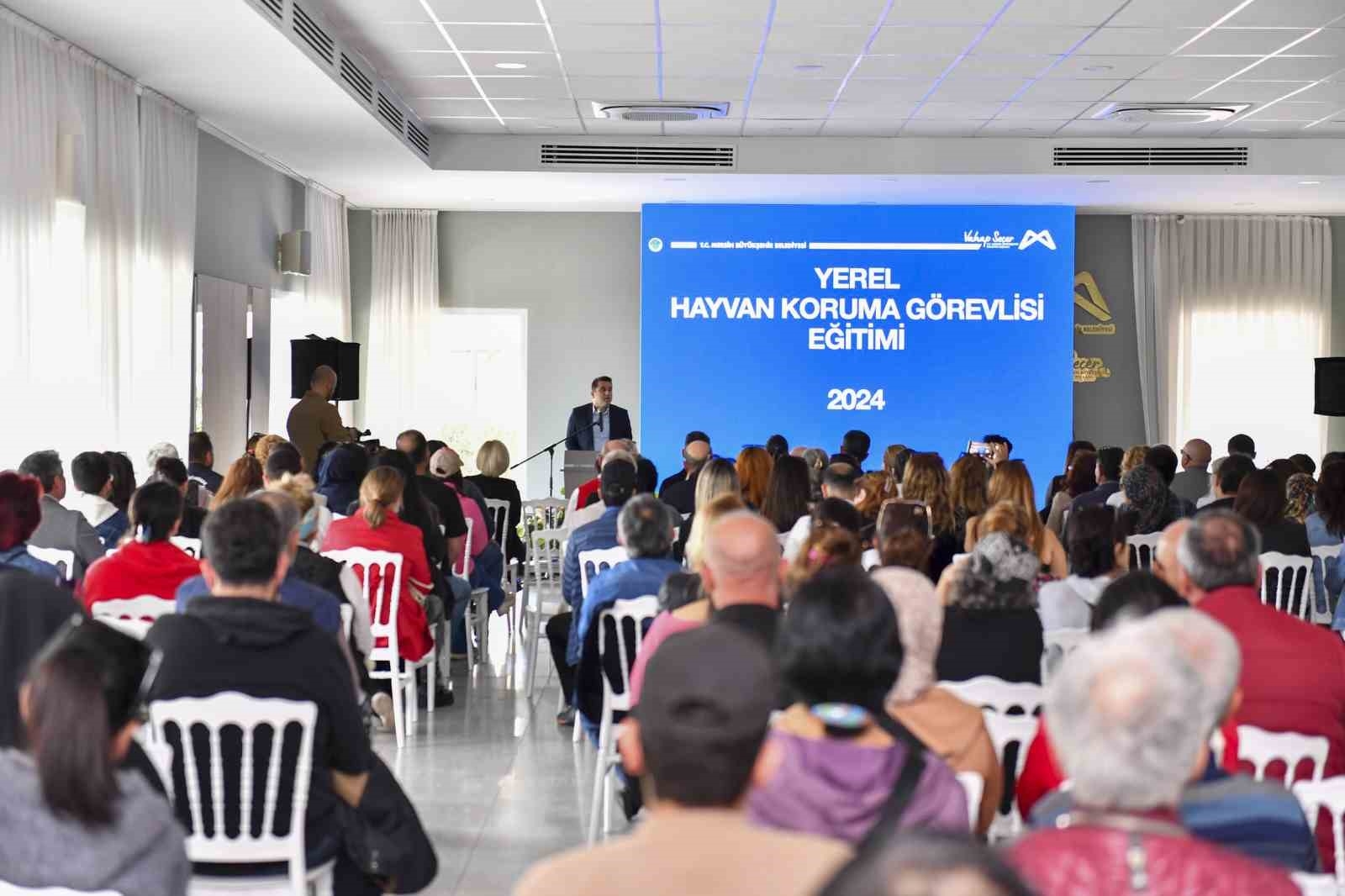 Sokak hayvanı gönüllülerine yönelik 'Yerel Hayvan Koruma Görevlisi Eğitimi' düzenlendi