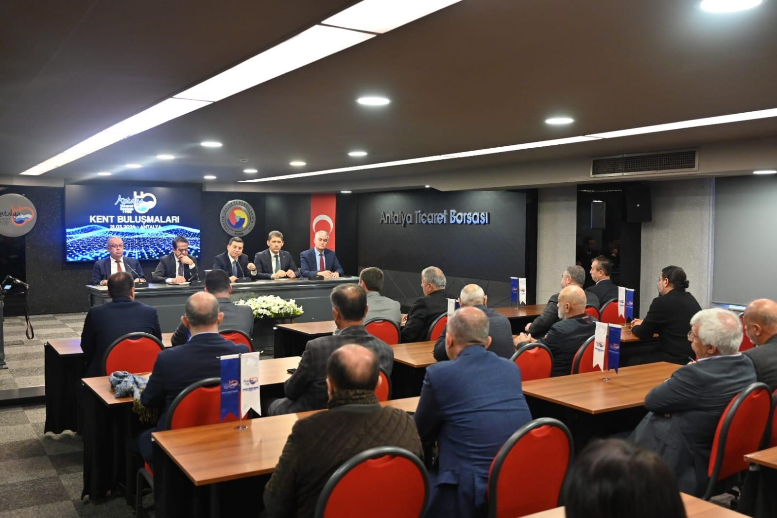 Tütüncü: "Önümüzdeki 5 yılın sonunda ulaşım, trafik çilesinin bittiği, yerel ekonomisi güçlenen bir Antalya vaat ediyoruz"