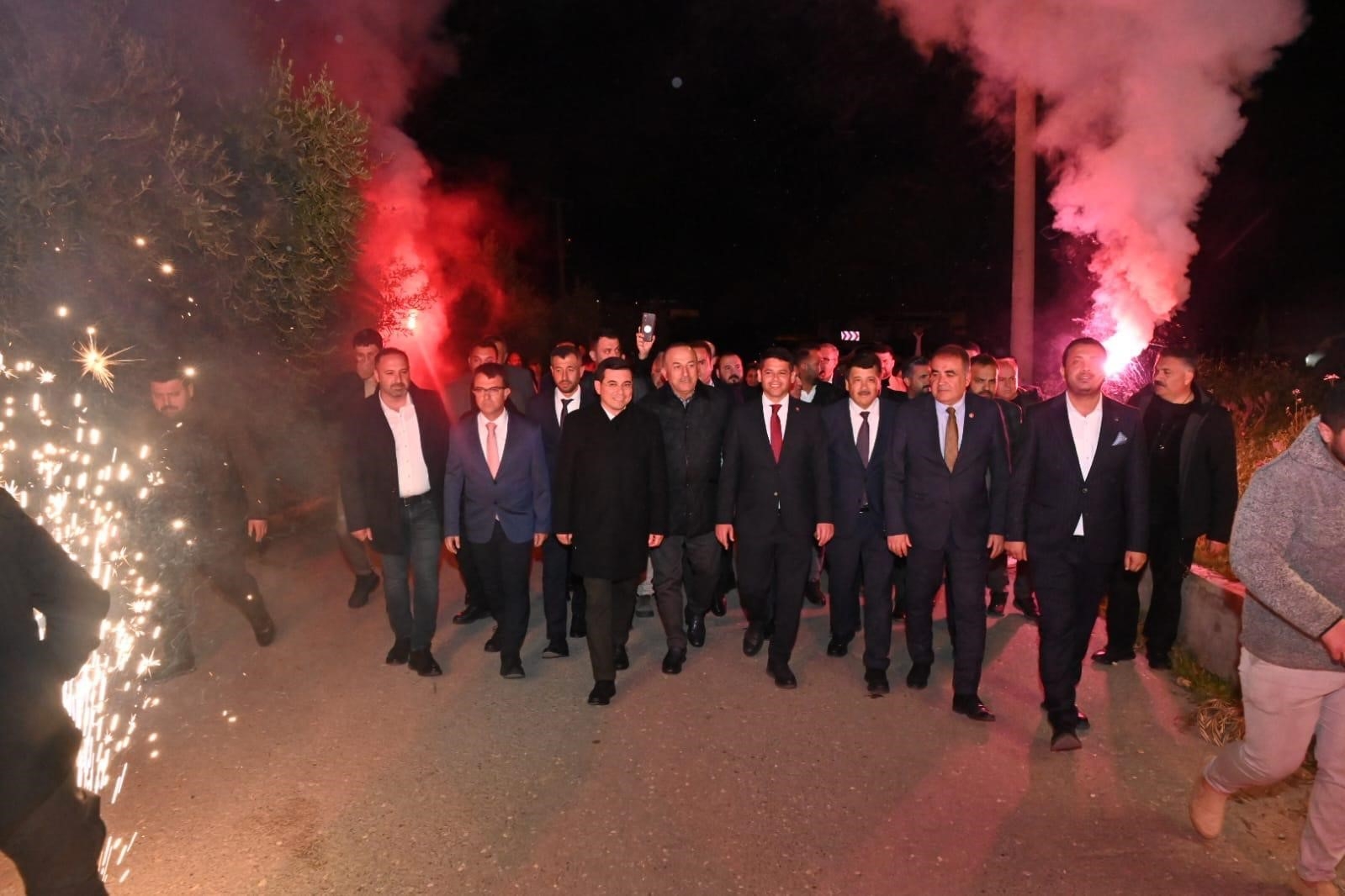 Tütüncü, Serik esnafıyla buluştu
