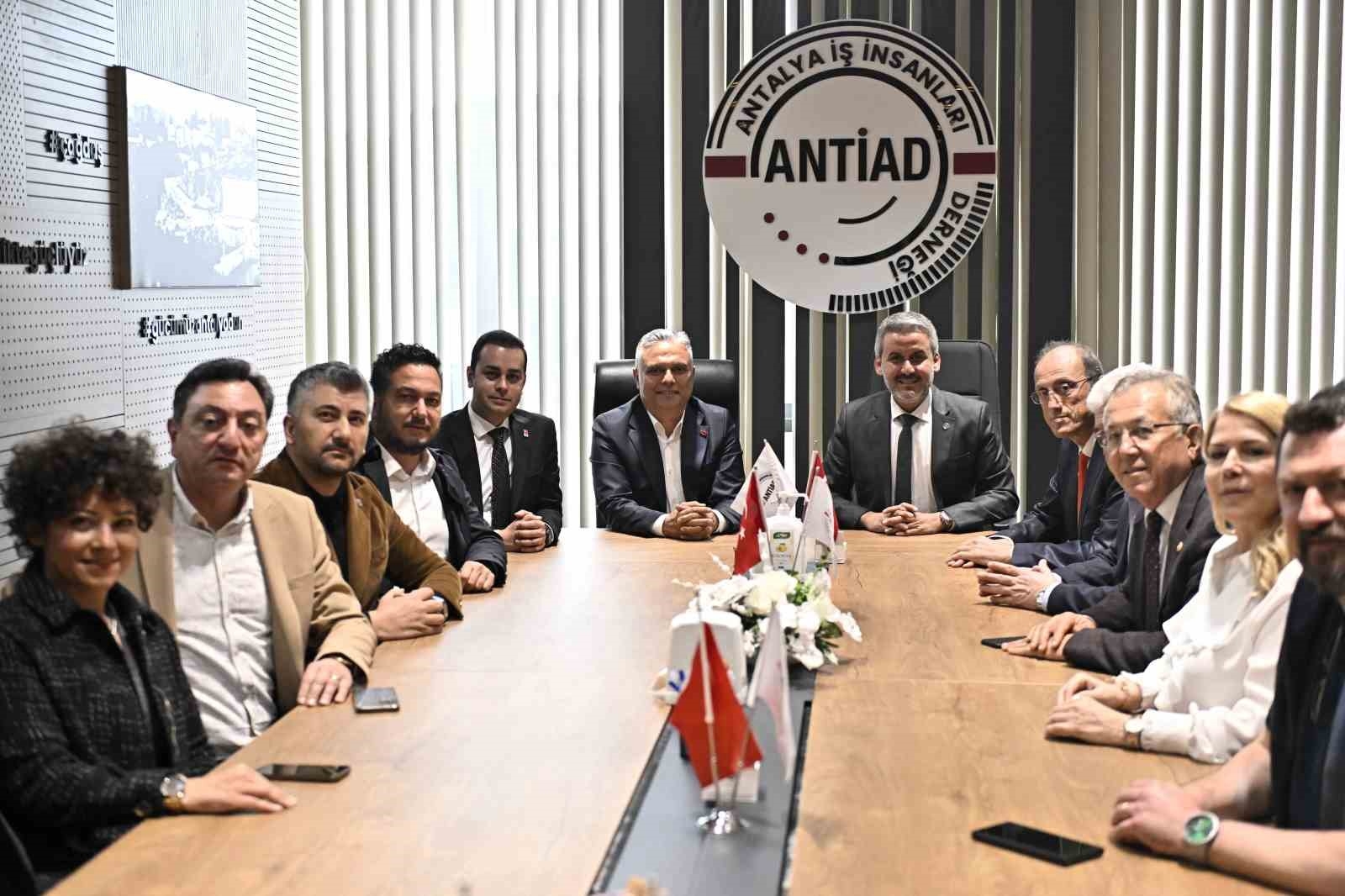 Ümit Uysal: "Muratpaşa'da kardeşlik ve paylaşma var"