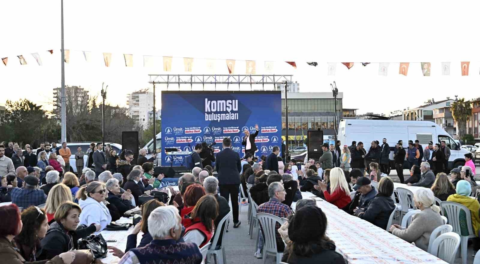 Uysal'dan mahalle buluşmalarında türkü ziyafeti