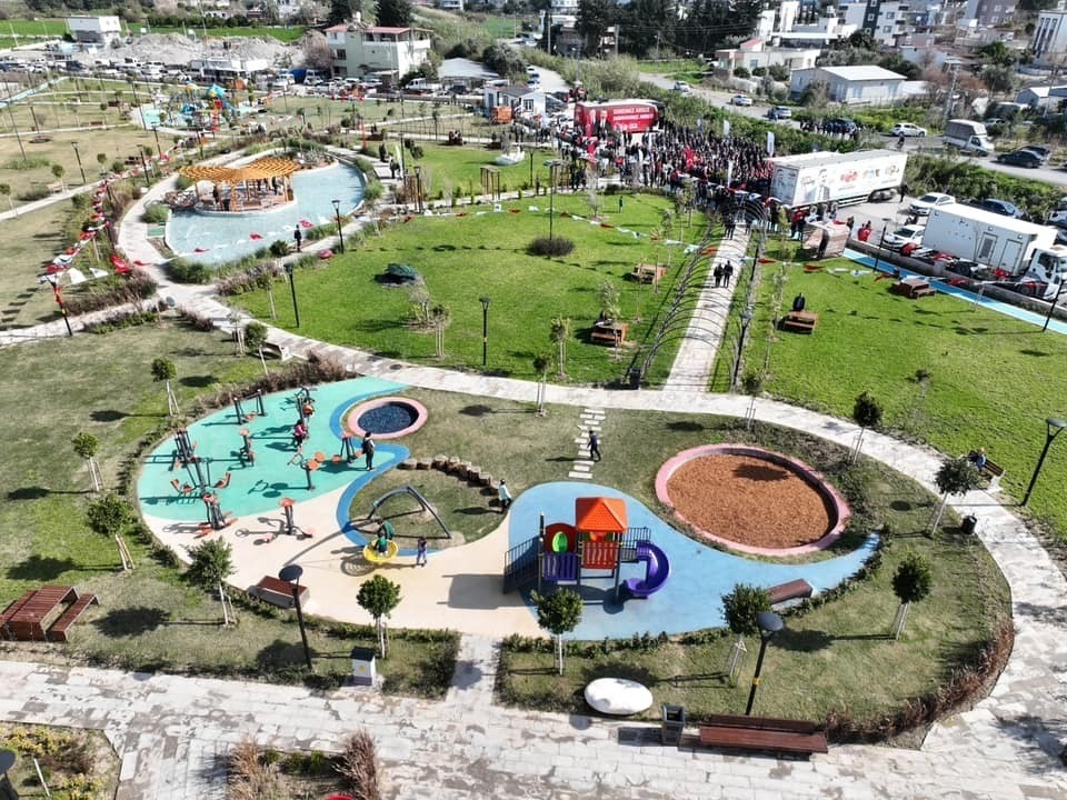 Yaraların sarıldığı Hatay'da 2 parkın açılışı gerçekleştirildi