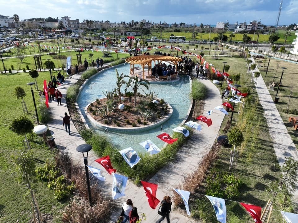 Yaraların sarıldığı Hatay'da 2 parkın açılışı gerçekleştirildi
