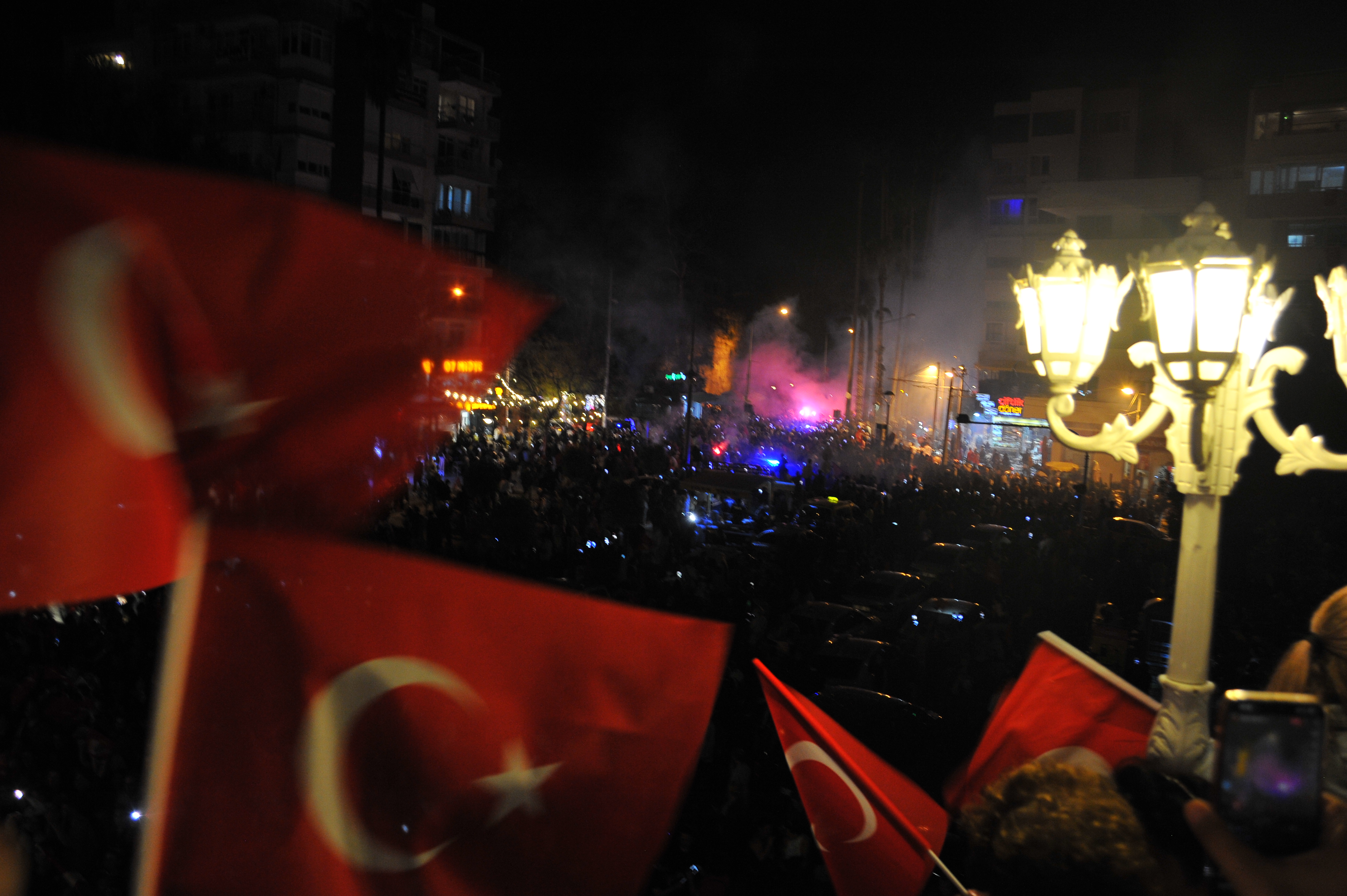 ‘5 yıl daha’ coşku ile kutlandı