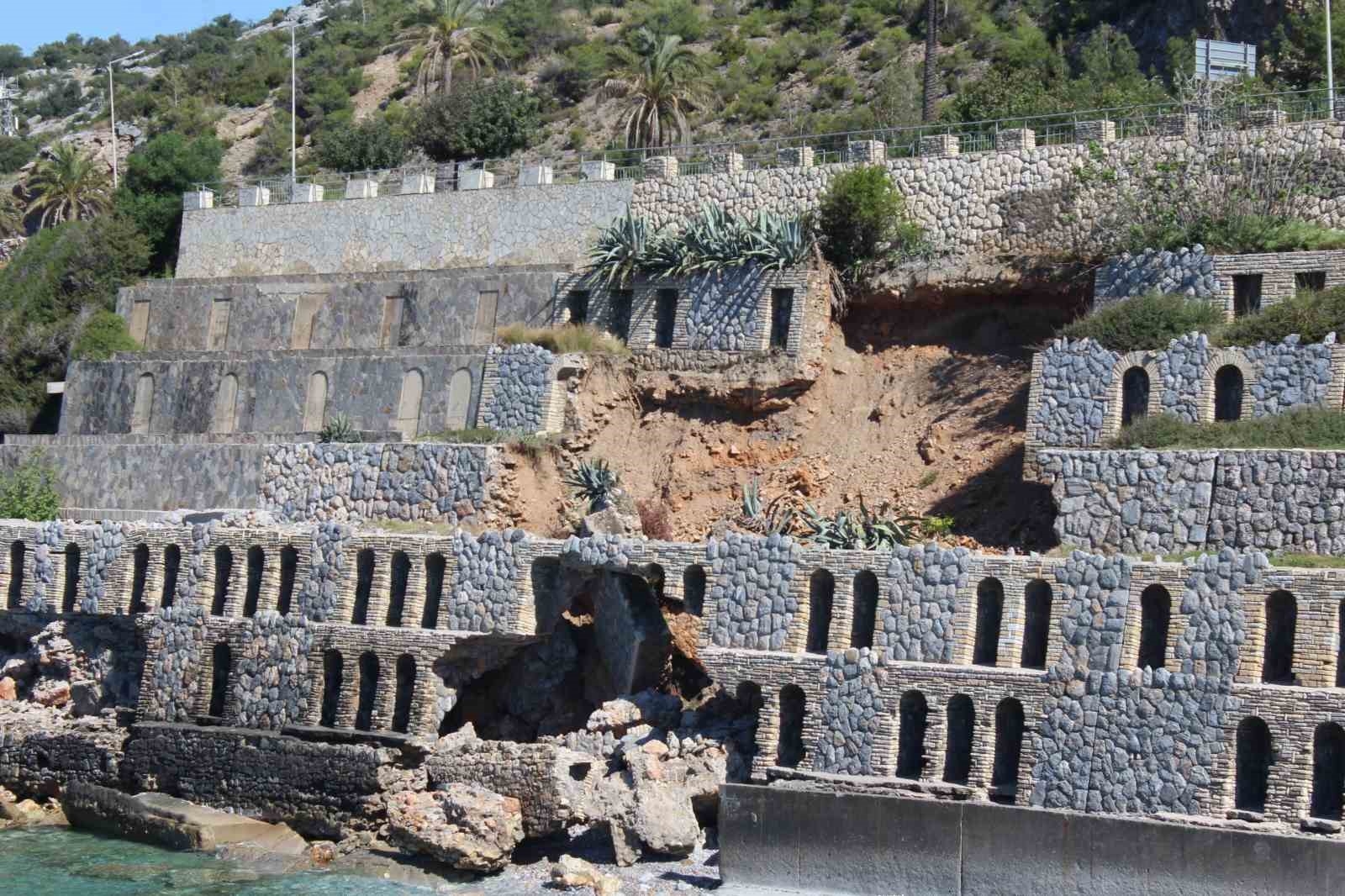 Alanya'da çöken duvarın görsel kirliliğine tepki