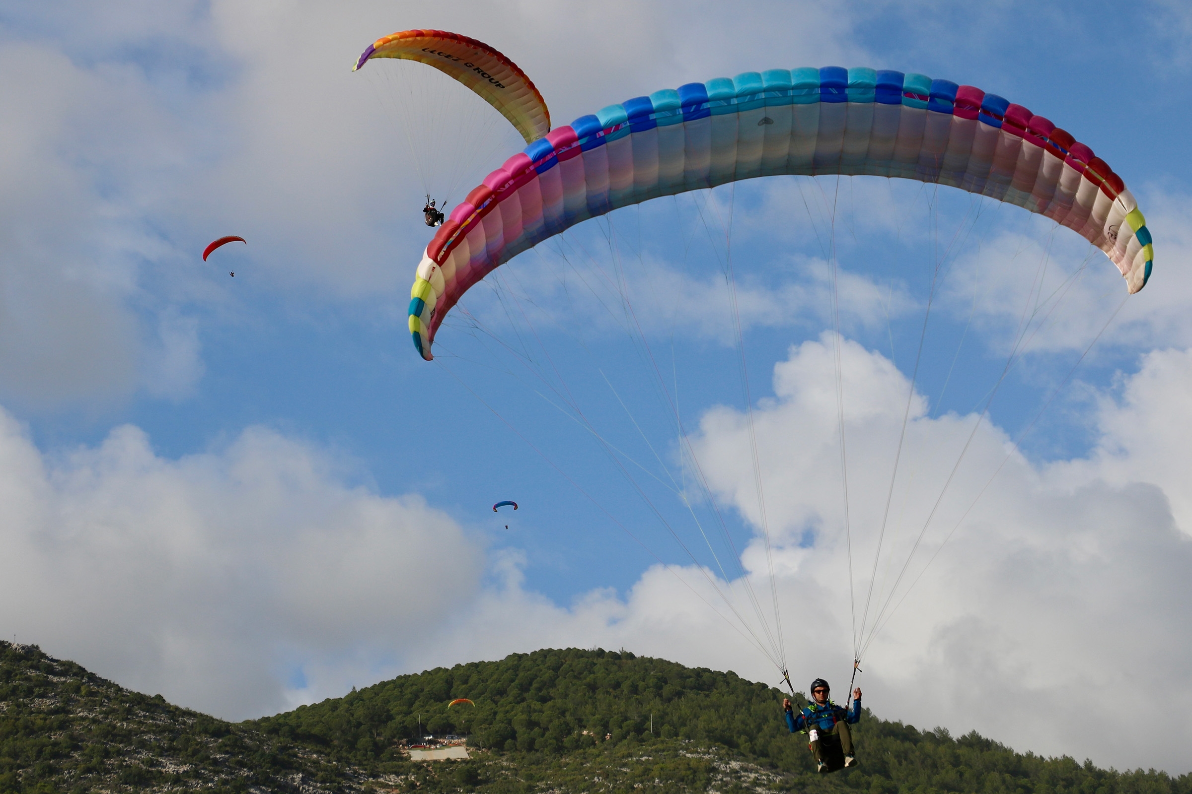Alanya'da yamaç paraşütü hedef yarışması başladı