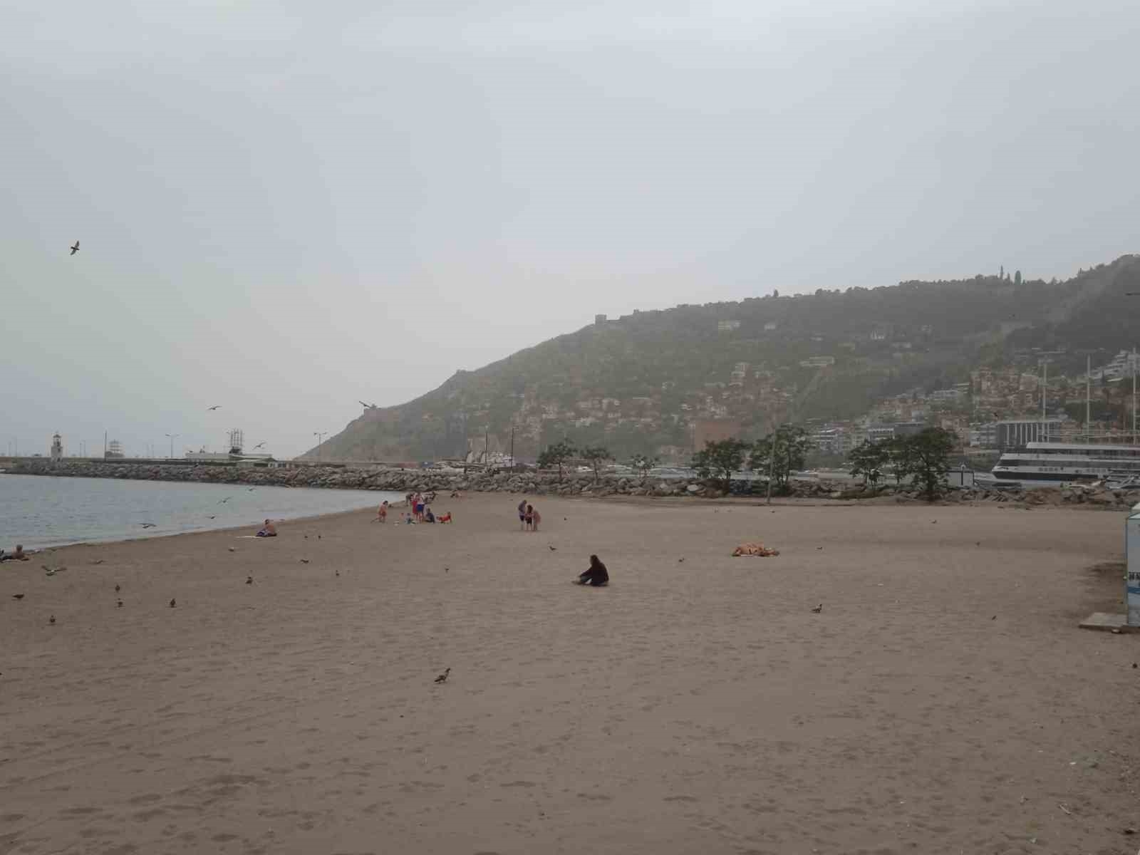 Alanya'da yoğun nem deniz trafiğinde görüş mesafesini düşürdü