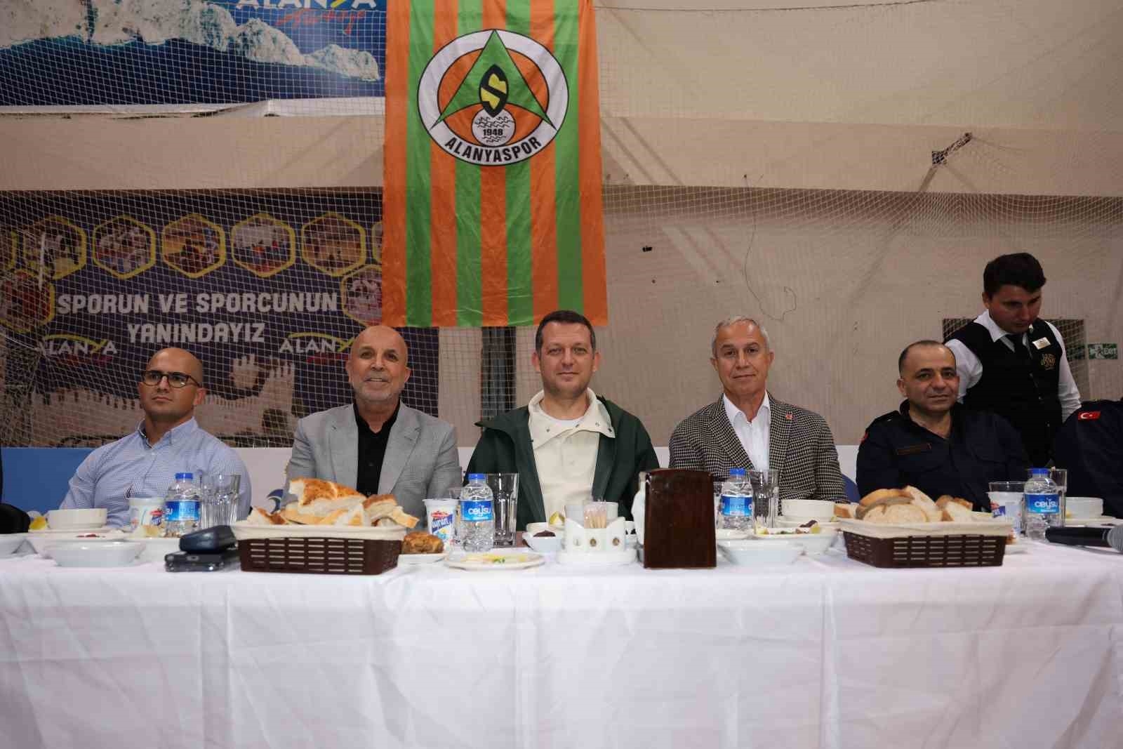 Alanyaspor iftar yemeğinde buluştu