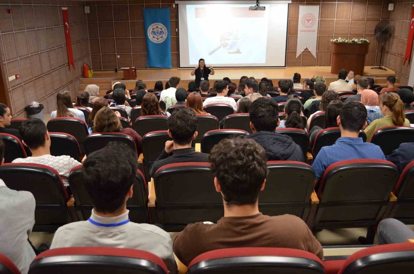 ALKÜ Hemşirelik öğrencilerine hastane enfeksiyonu anlatıldı