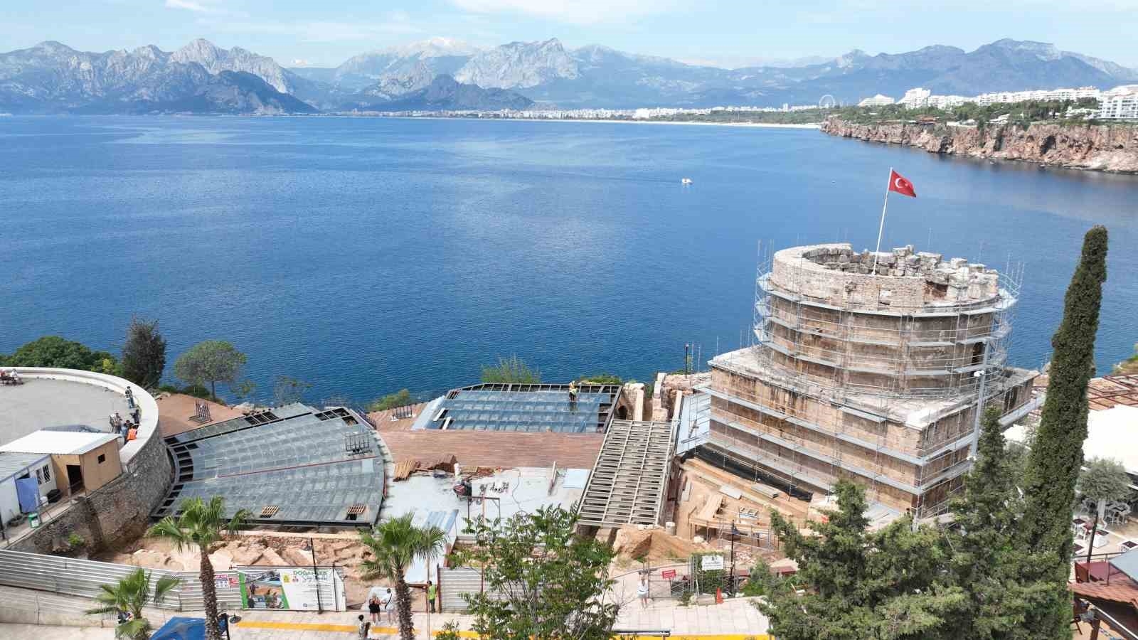 Antalya'da deniz manzaralı 3 bin 500 yıllık 800 metre uzunluğunda sütunlu cadde keşfedildi