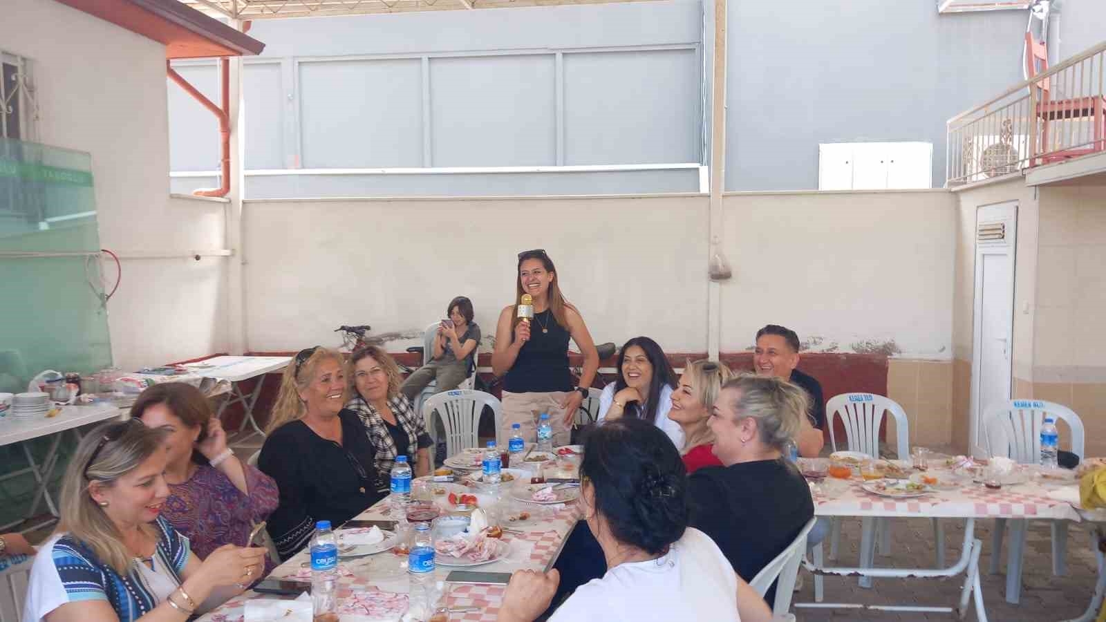 Antalya'nın kadın muhtarları bir araya gelip hem öğrendiler hem eğlendiler