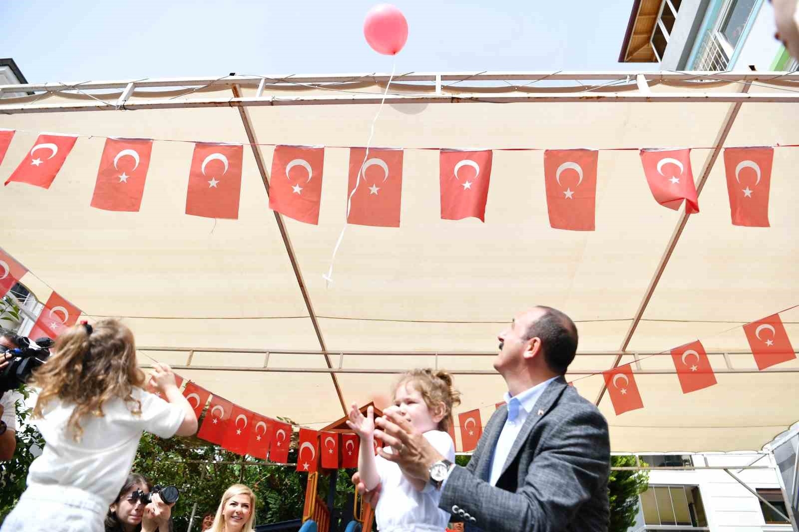 Başkan Kotan, miniklerle 23 Nisan'ı kutladı
