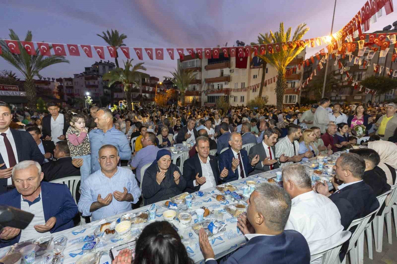 Başkan Seçer, Anamur'da vatandaşlarla iftarda bir araya geldi