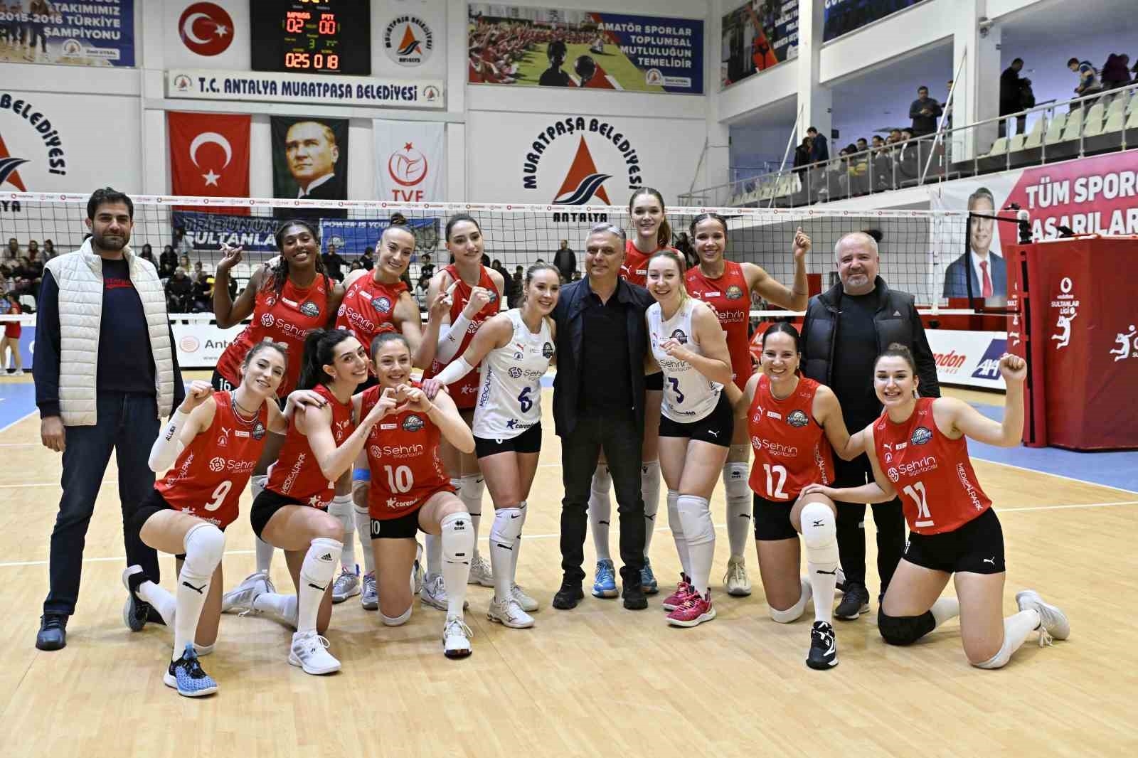 Başkan Uysal'dan voleybol takımına destek çağrısı
