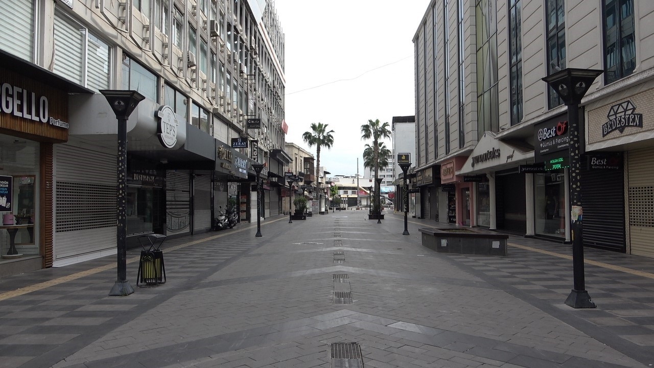 Bayram tatiliyle kepenkler kapandı, şehir sessizliğe büründü